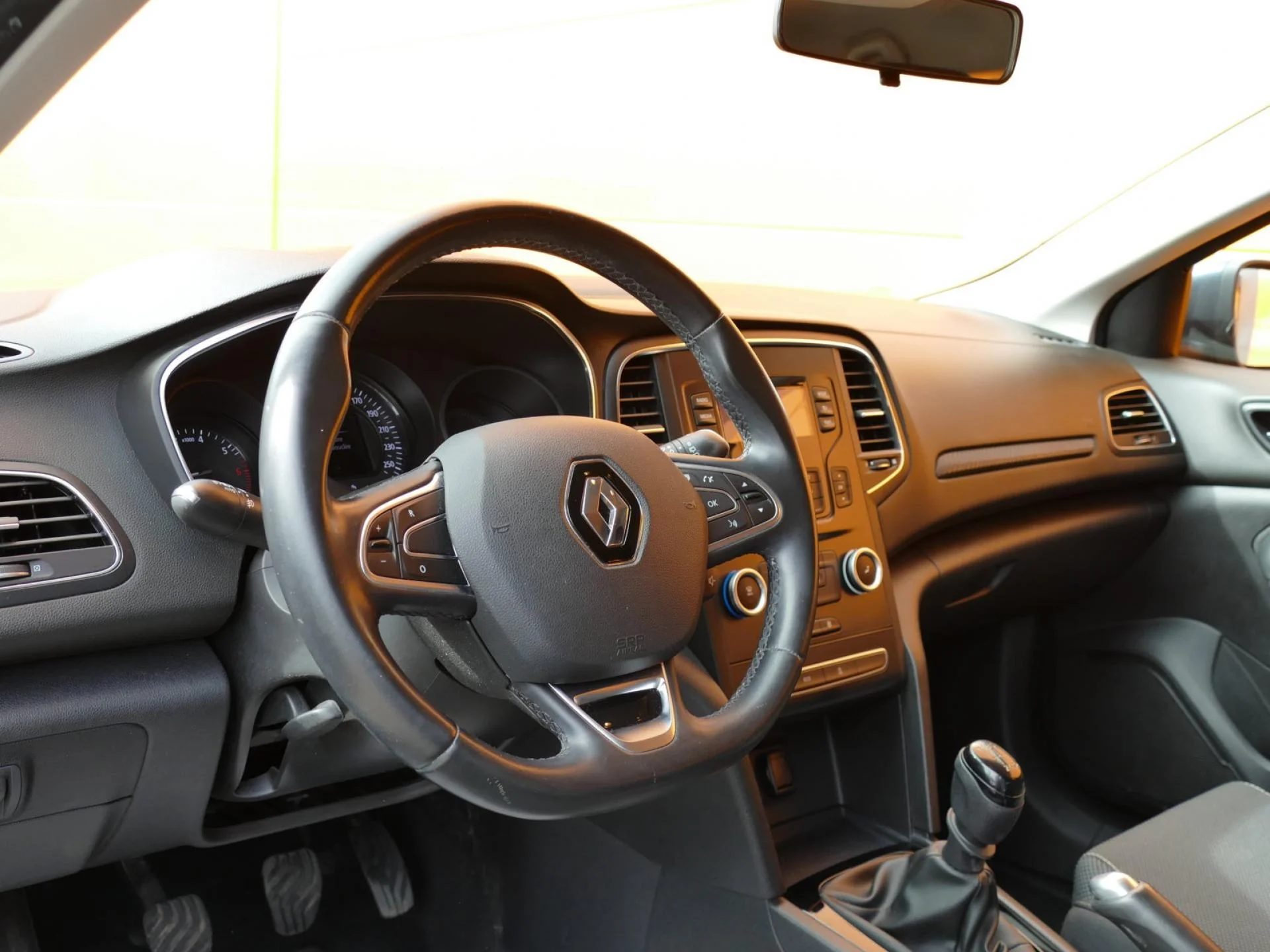 RENAULT MEGANE - Miniature 11 sur 29 - Cliquer pour voir cette photo