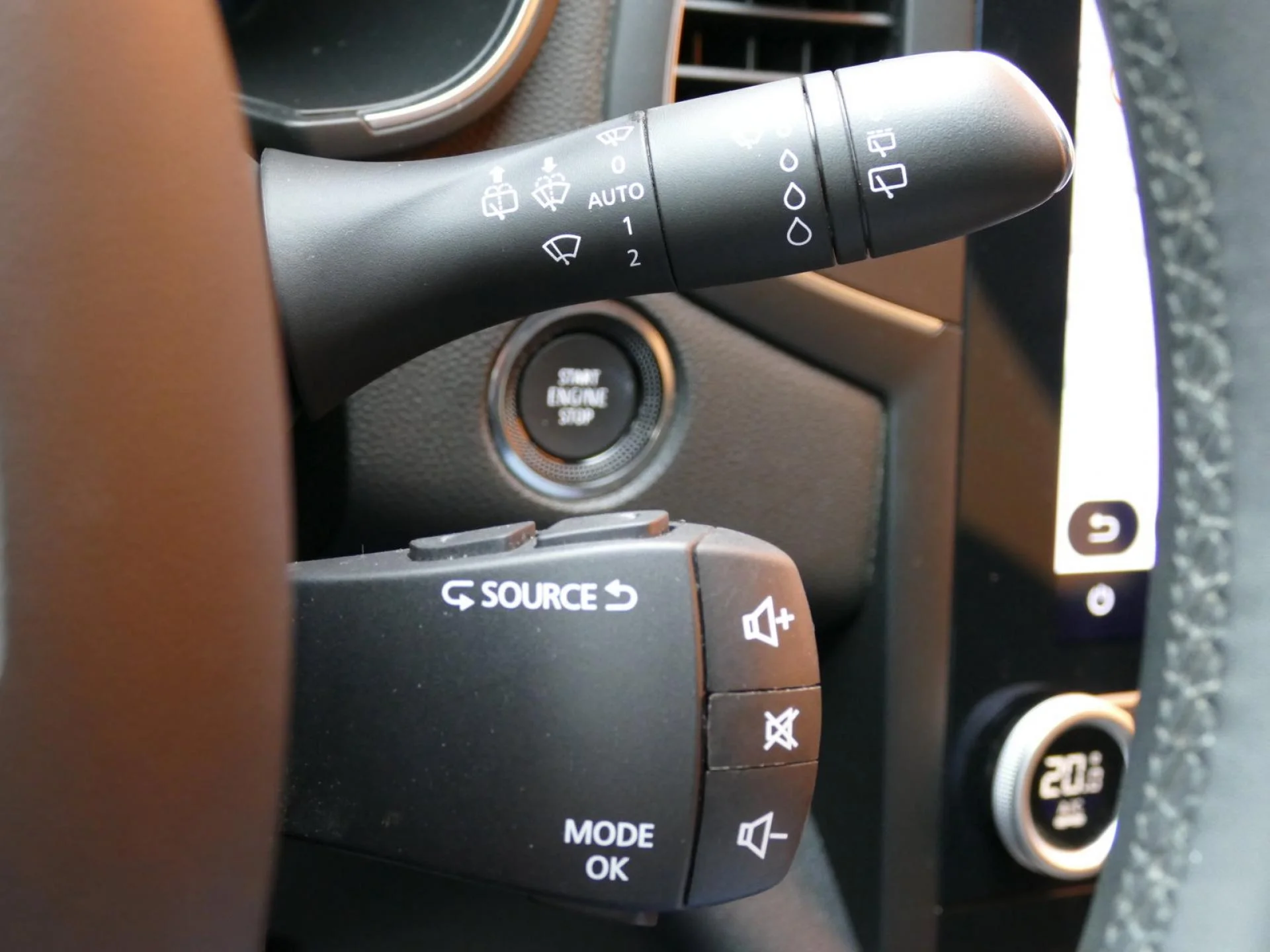 RENAULT MEGANE - Miniature 27 sur 34 - Cliquer pour voir cette photo