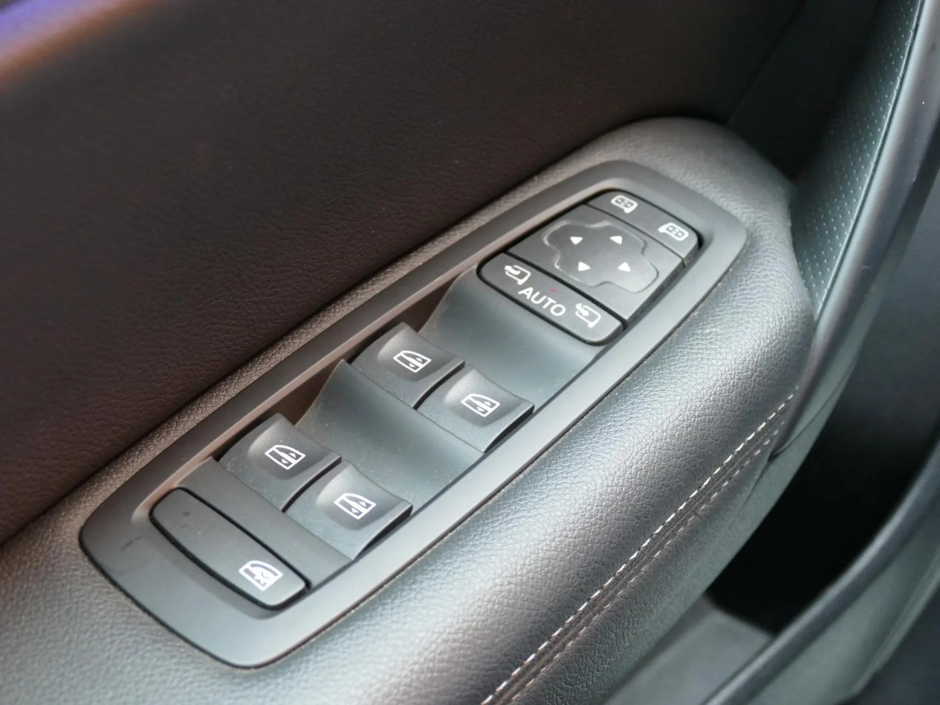 RENAULT MEGANE - Miniature 25 sur 34 - Cliquer pour voir cette photo