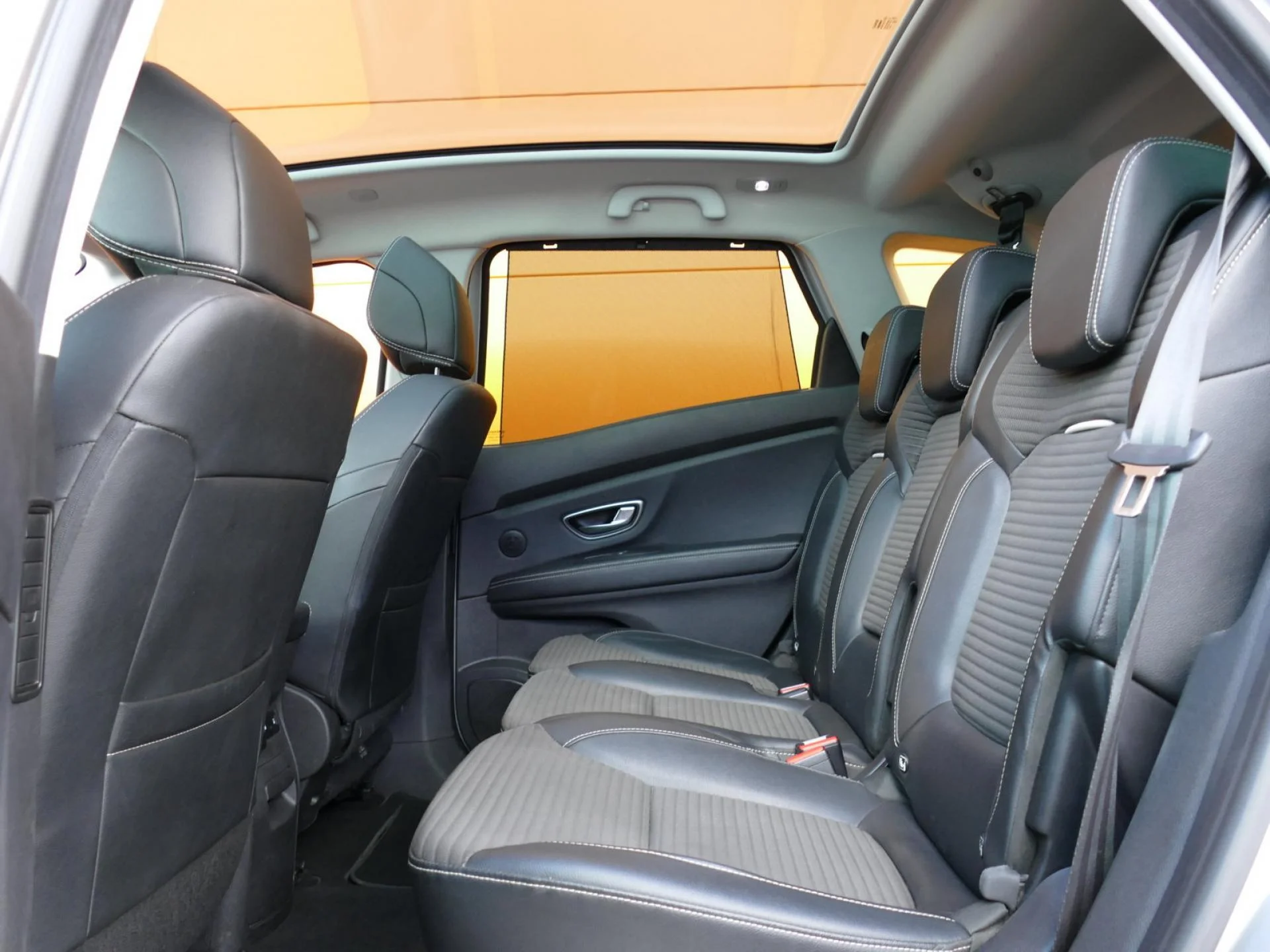 RENAULT SCENIC - Miniature 7 sur 33 - Cliquer pour voir cette photo