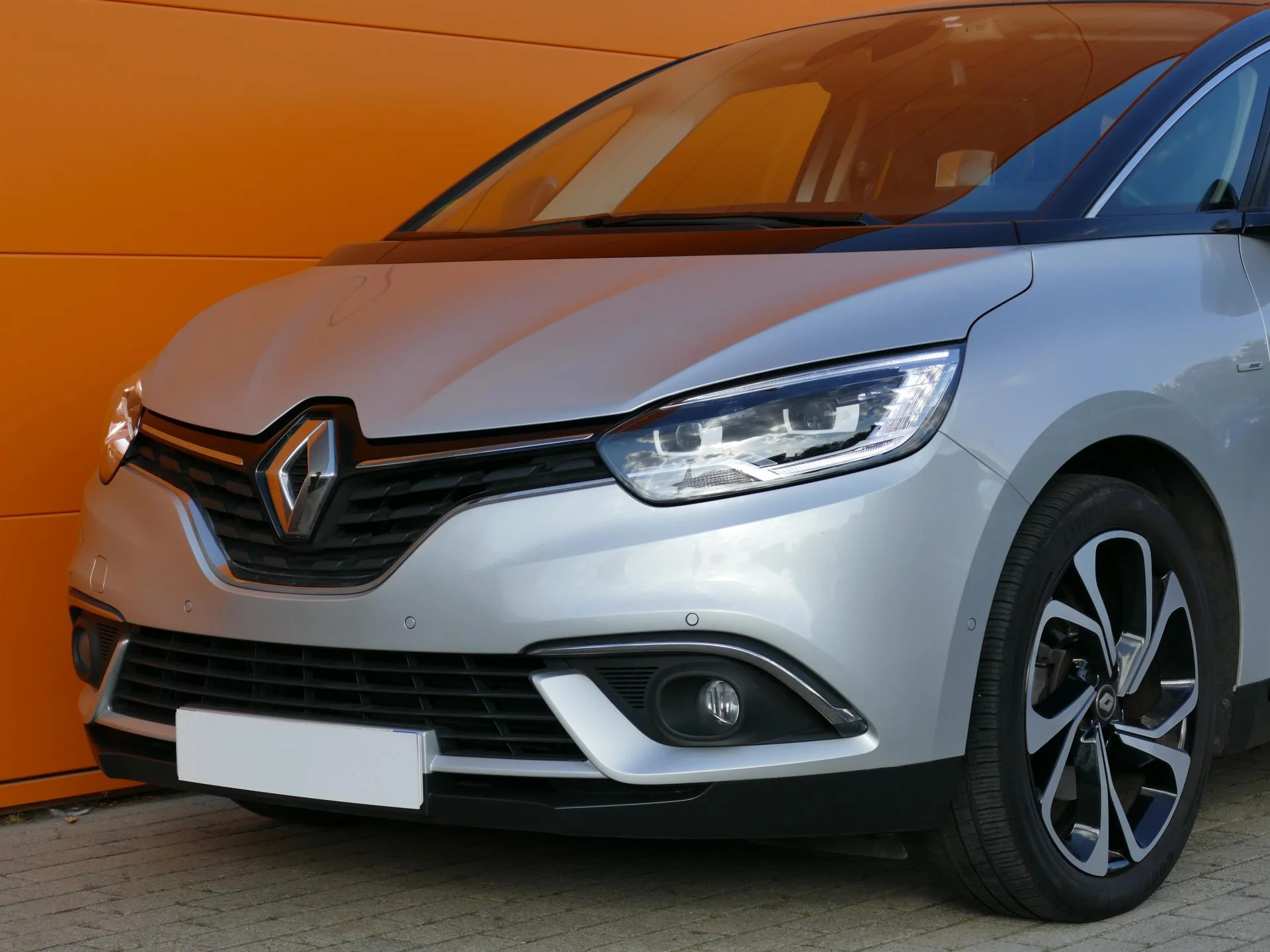 RENAULT SCENIC - Miniature 32 sur 36 - Cliquer pour voir cette photo
