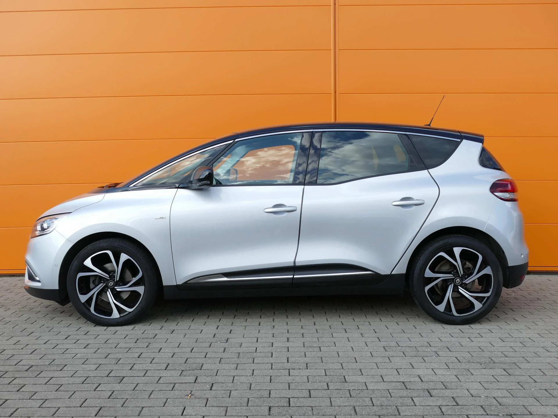 RENAULT SCENIC - Miniature 4 sur 36 - Cliquer pour voir cette photo