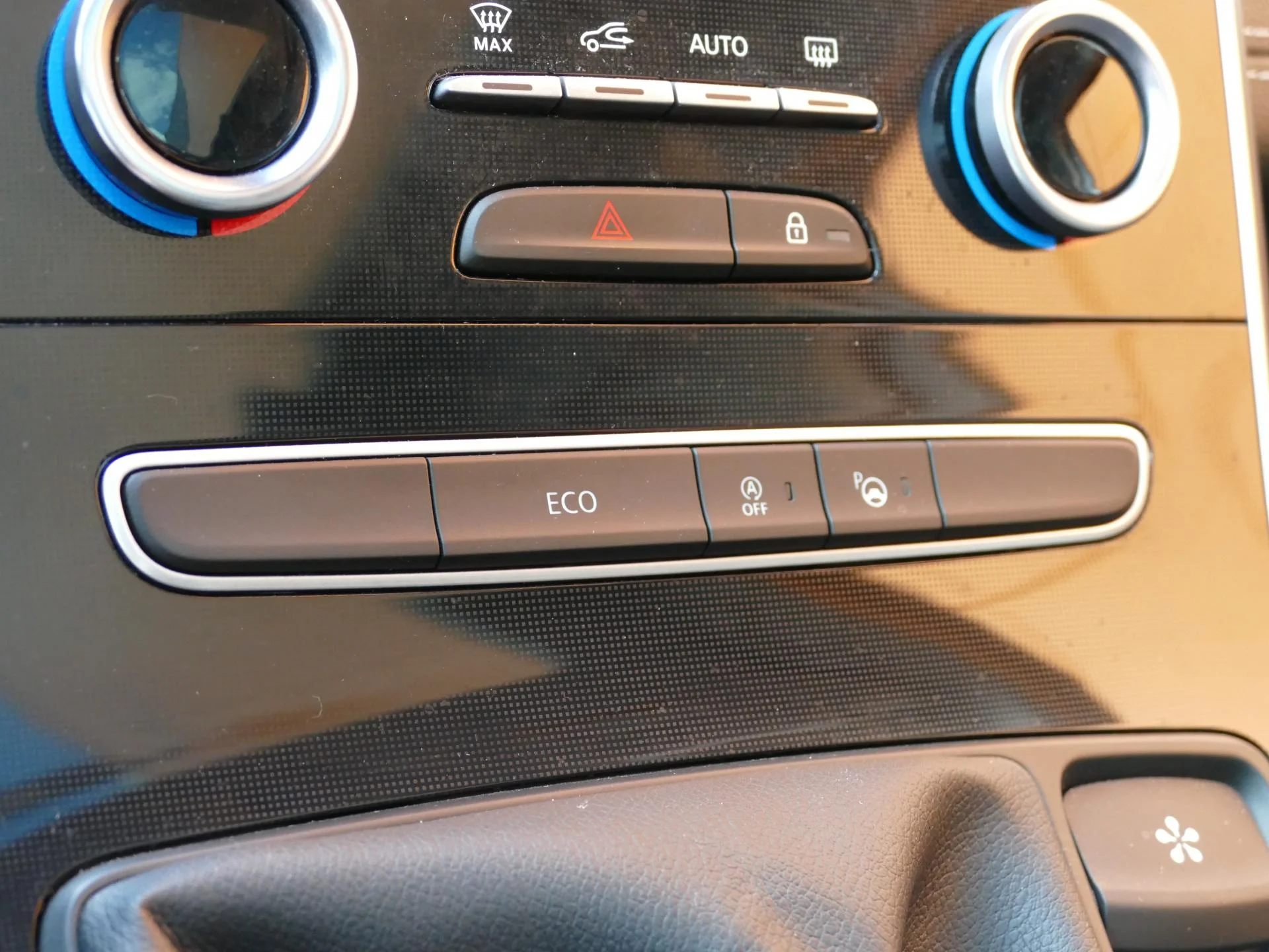 RENAULT SCENIC - Miniature 21 sur 36 - Cliquer pour voir cette photo