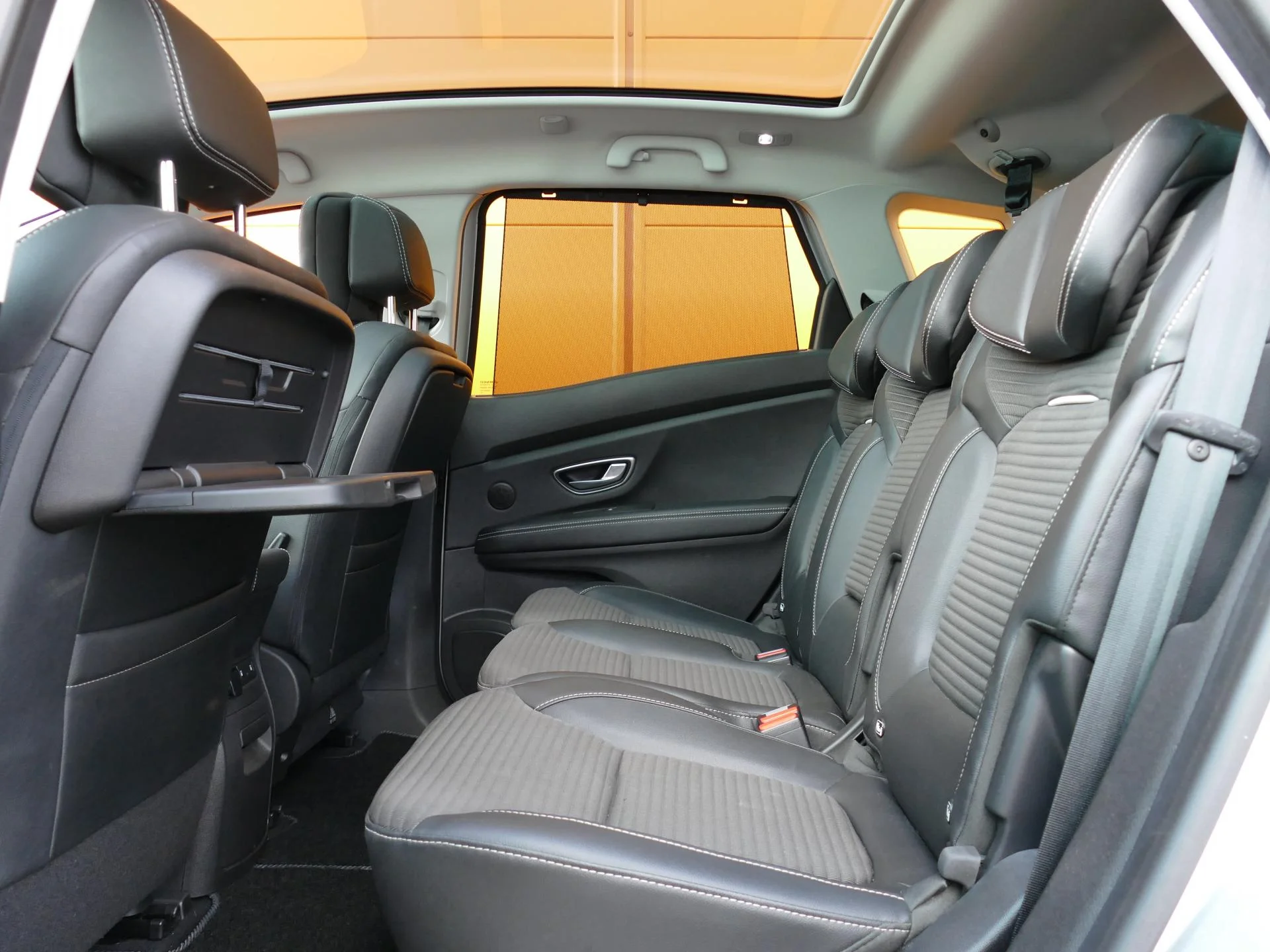 RENAULT SCENIC - Miniature 8 sur 36 - Cliquer pour voir cette photo
