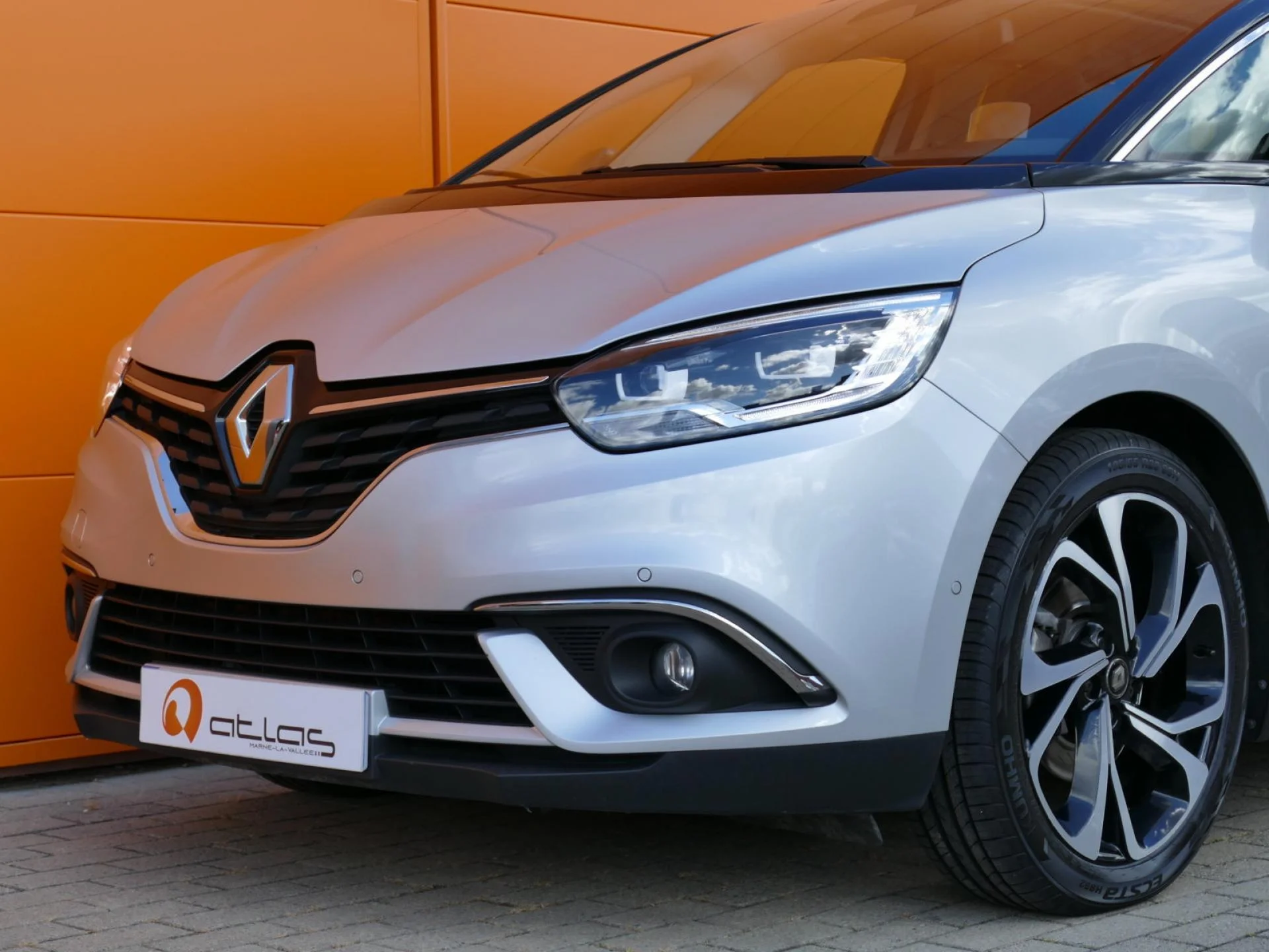 RENAULT SCENIC - Miniature 30 sur 33 - Cliquer pour voir cette photo