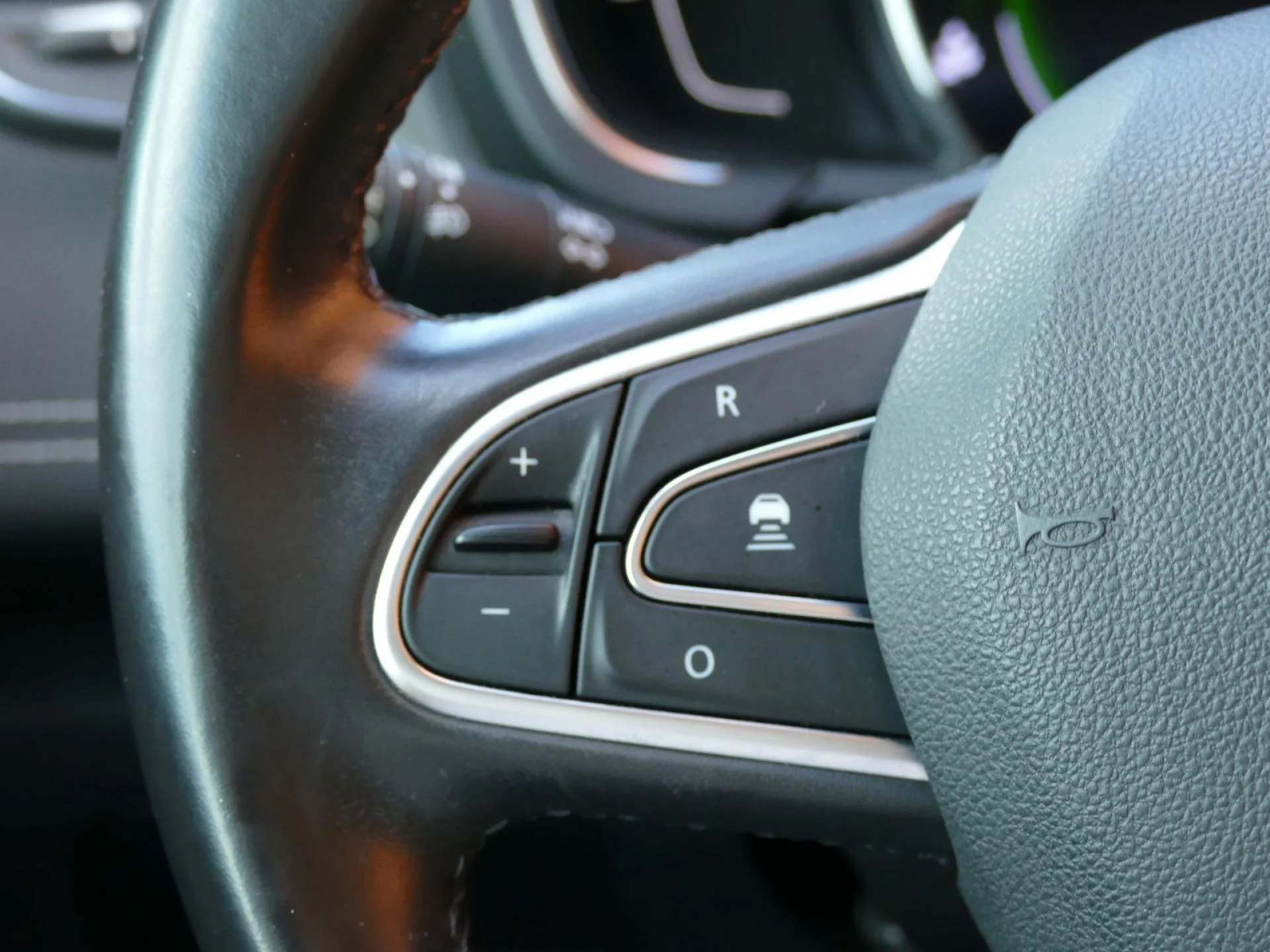 RENAULT SCENIC - Miniature 16 sur 36 - Cliquer pour voir cette photo