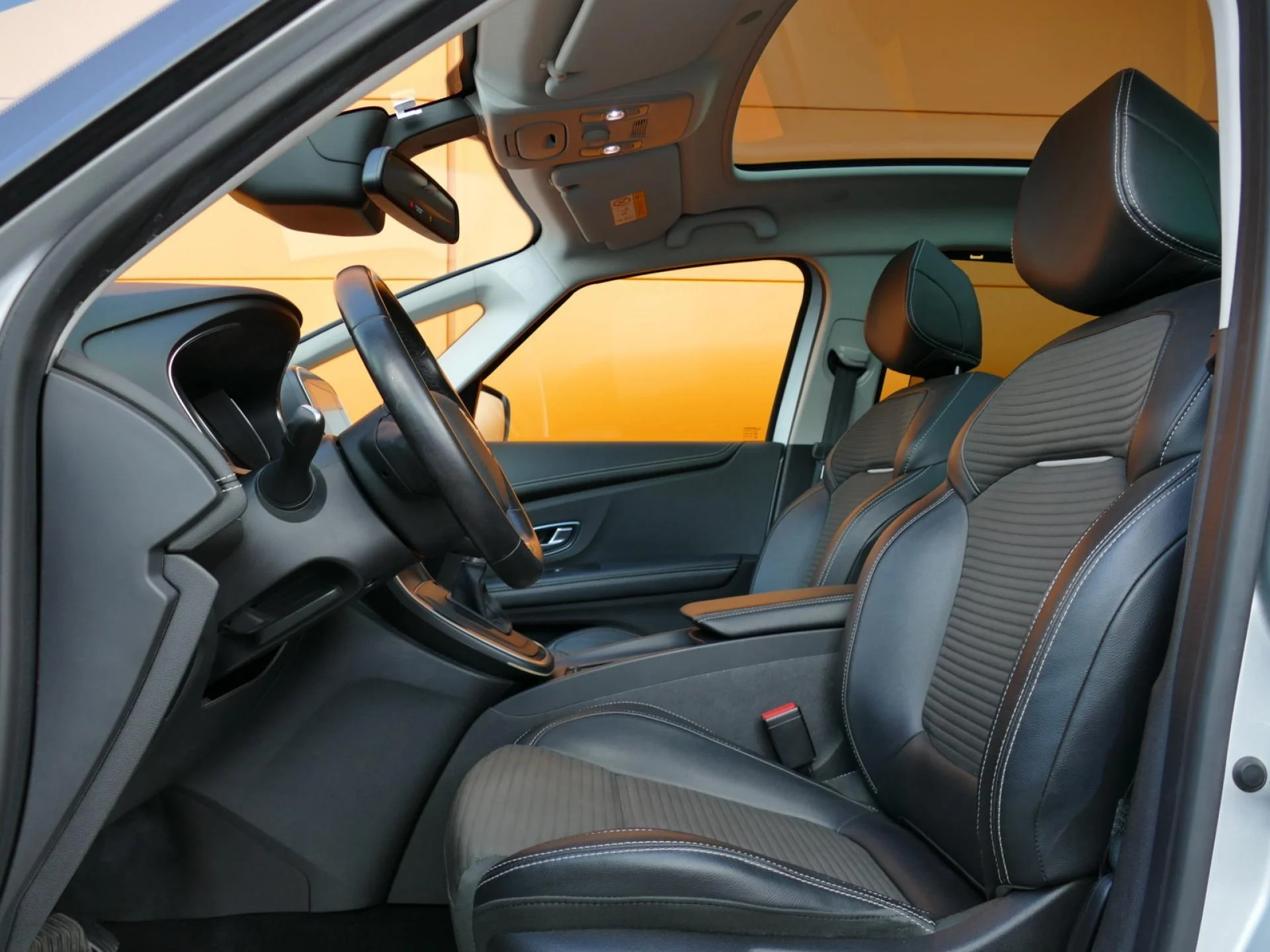 RENAULT SCENIC - Miniature 6 sur 36 - Cliquer pour voir cette photo