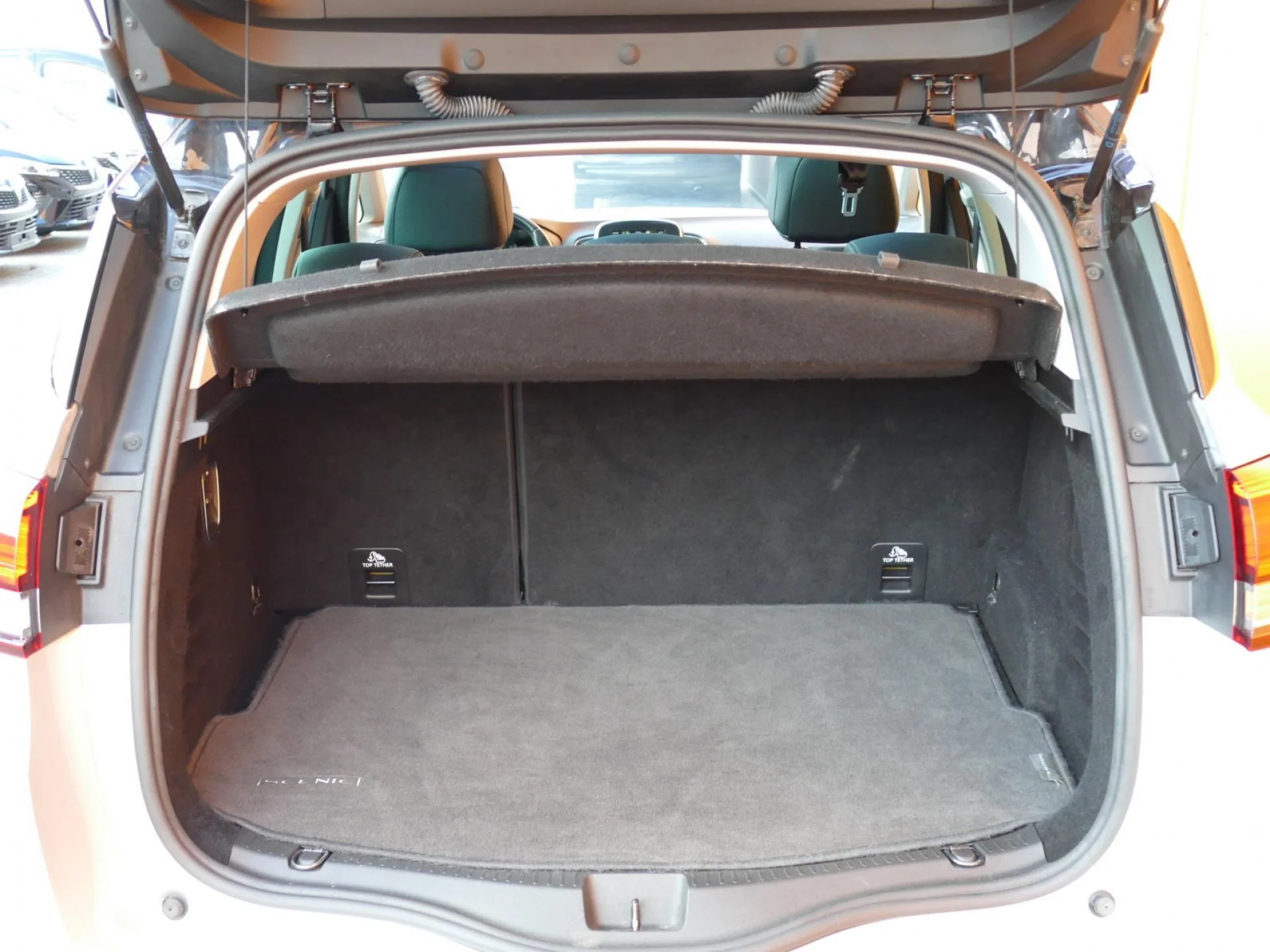 RENAULT SCENIC - Miniature 8 sur 36 - Cliquer pour voir cette photo