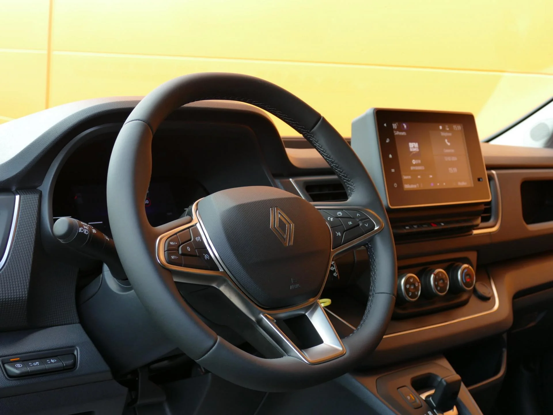 RENAULT TRAFIC - Miniature 15 sur 32 - Cliquer pour voir cette photo
