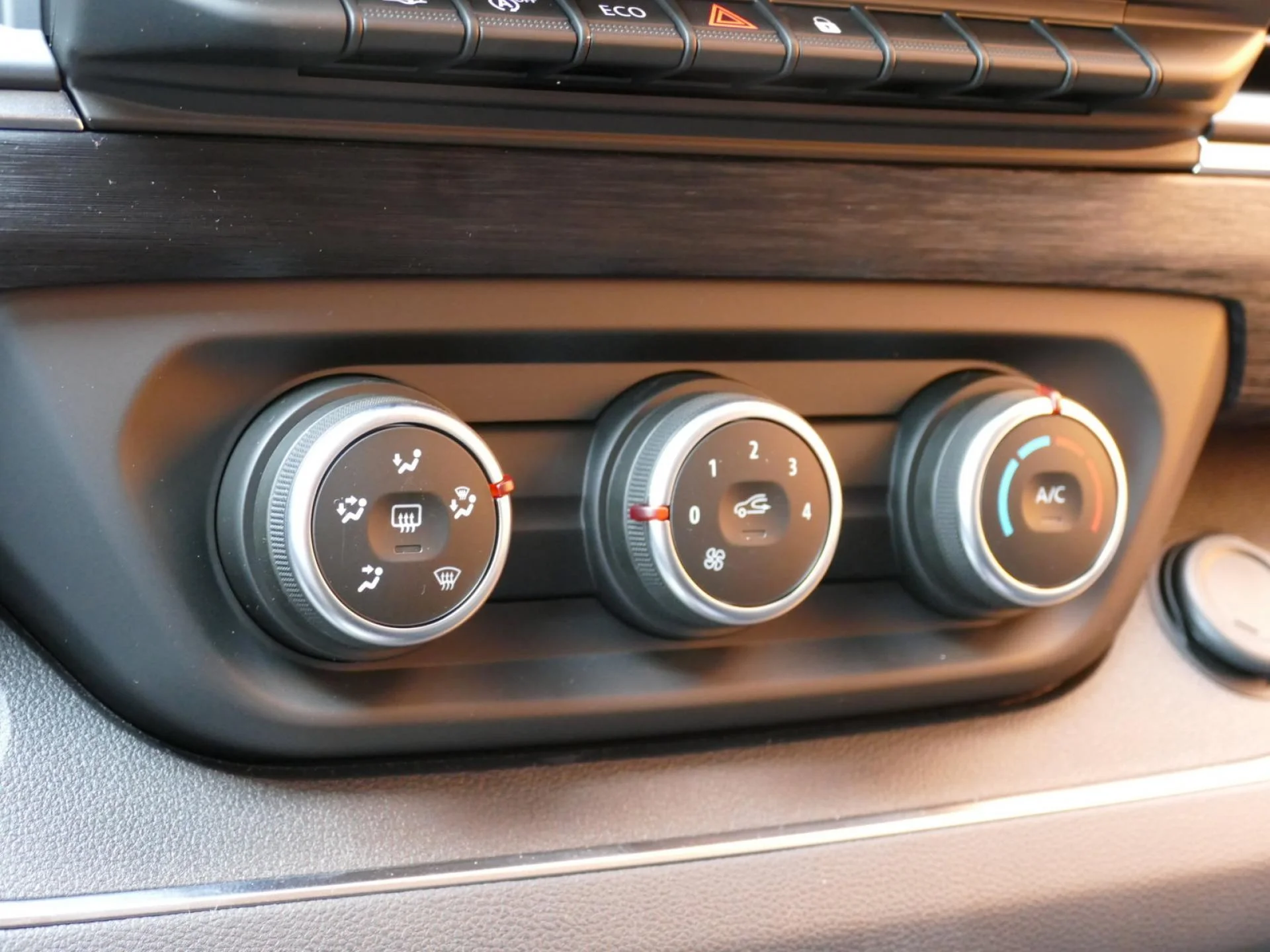 RENAULT TRAFIC - Miniature 14 sur 34 - Cliquer pour voir cette photo