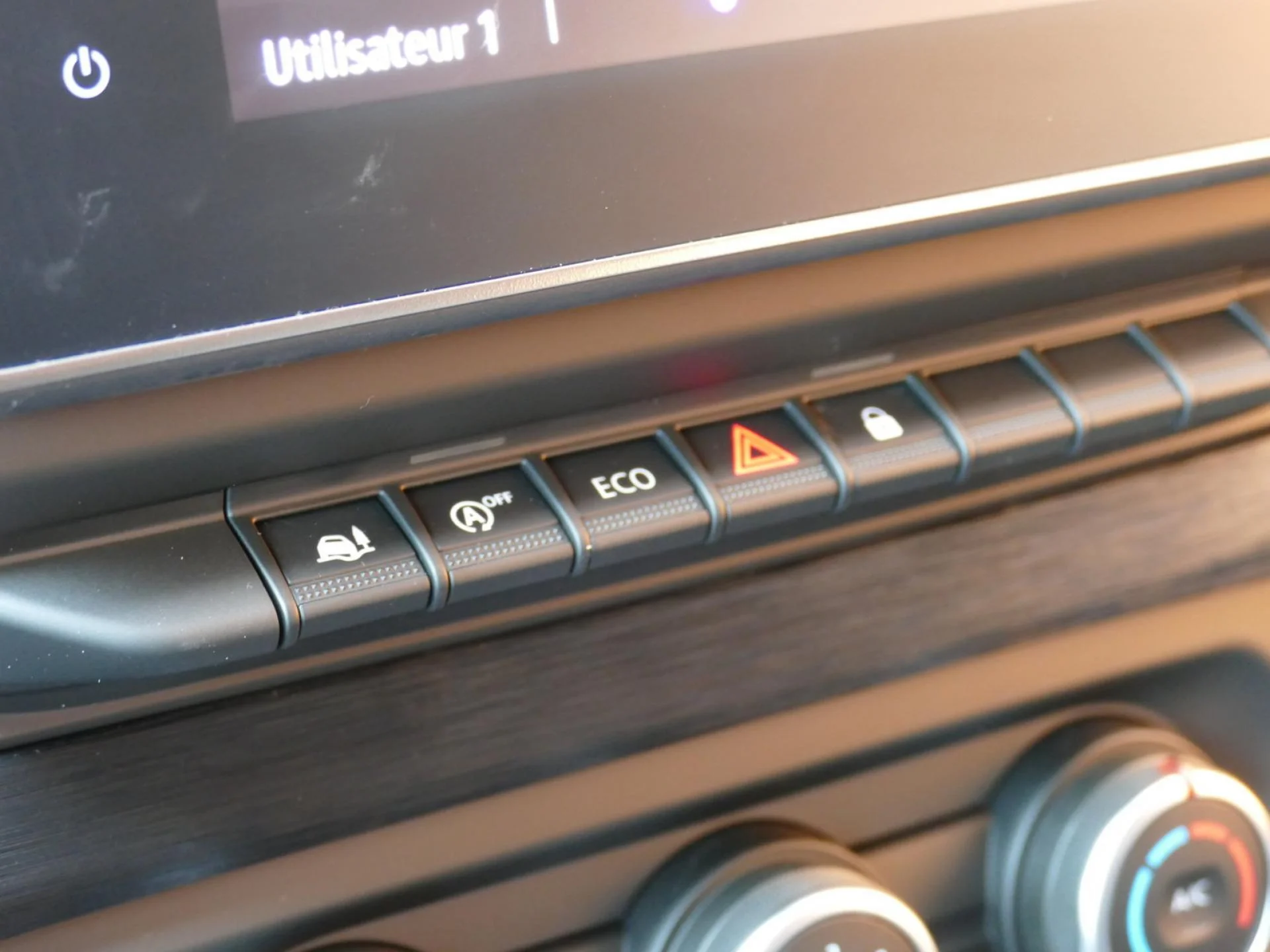 RENAULT TRAFIC - Miniature 20 sur 34 - Cliquer pour voir cette photo