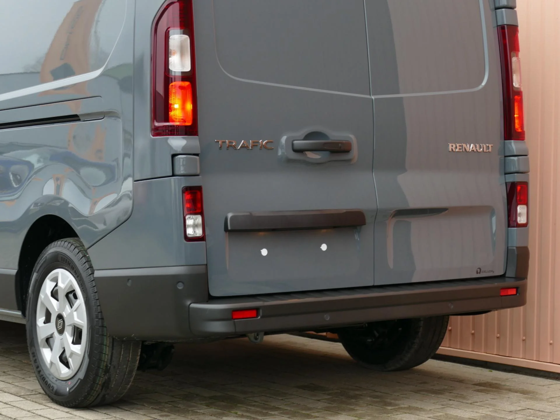 RENAULT TRAFIC - Miniature 26 sur 28 - Cliquer pour voir cette photo