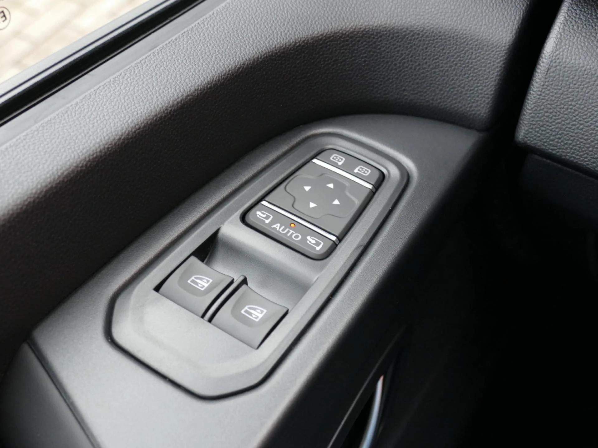 RENAULT TRAFIC - Miniature 15 sur 28 - Cliquer pour voir cette photo