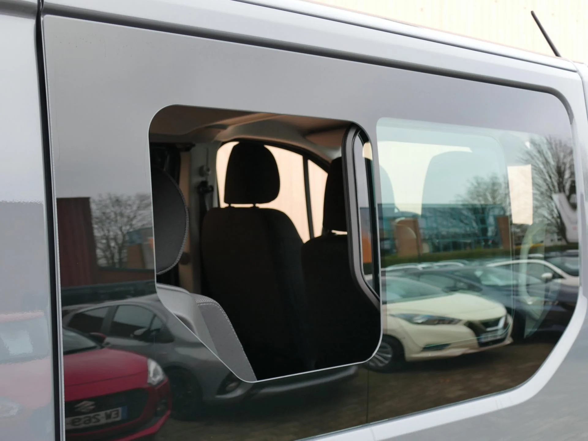 RENAULT TRAFIC - Miniature 19 sur 28 - Cliquer pour voir cette photo