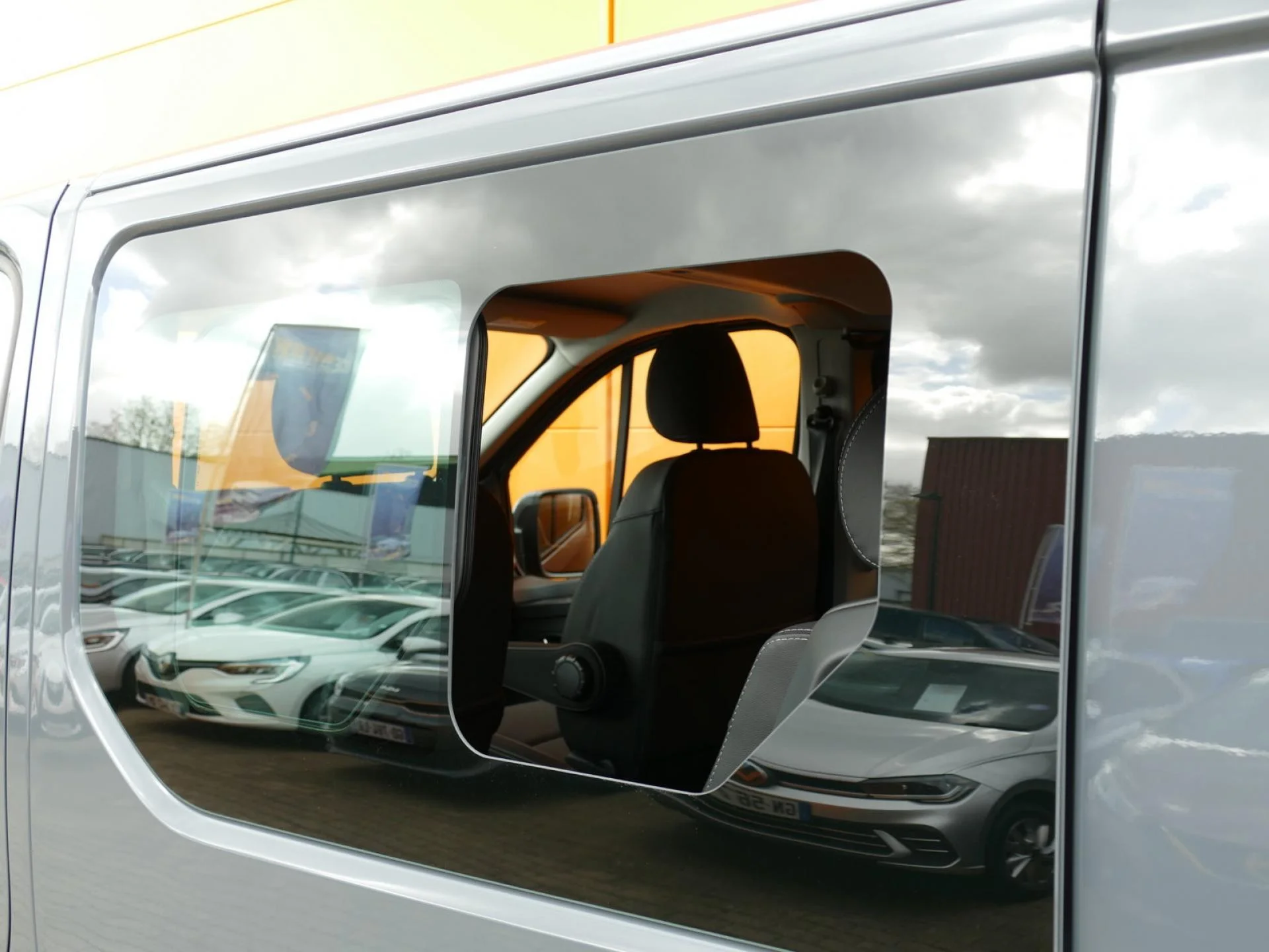 RENAULT TRAFIC - Miniature 27 sur 34 - Cliquer pour voir cette photo