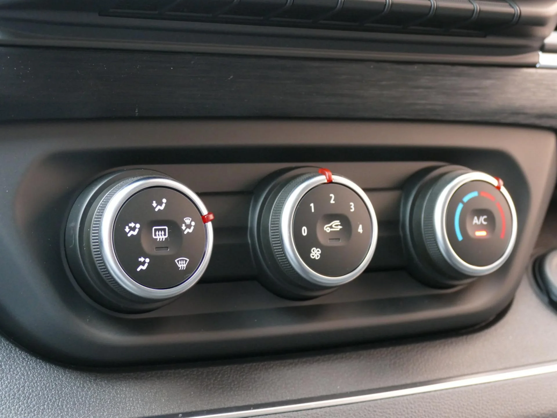 RENAULT TRAFIC - Miniature 9 sur 28 - Cliquer pour voir cette photo
