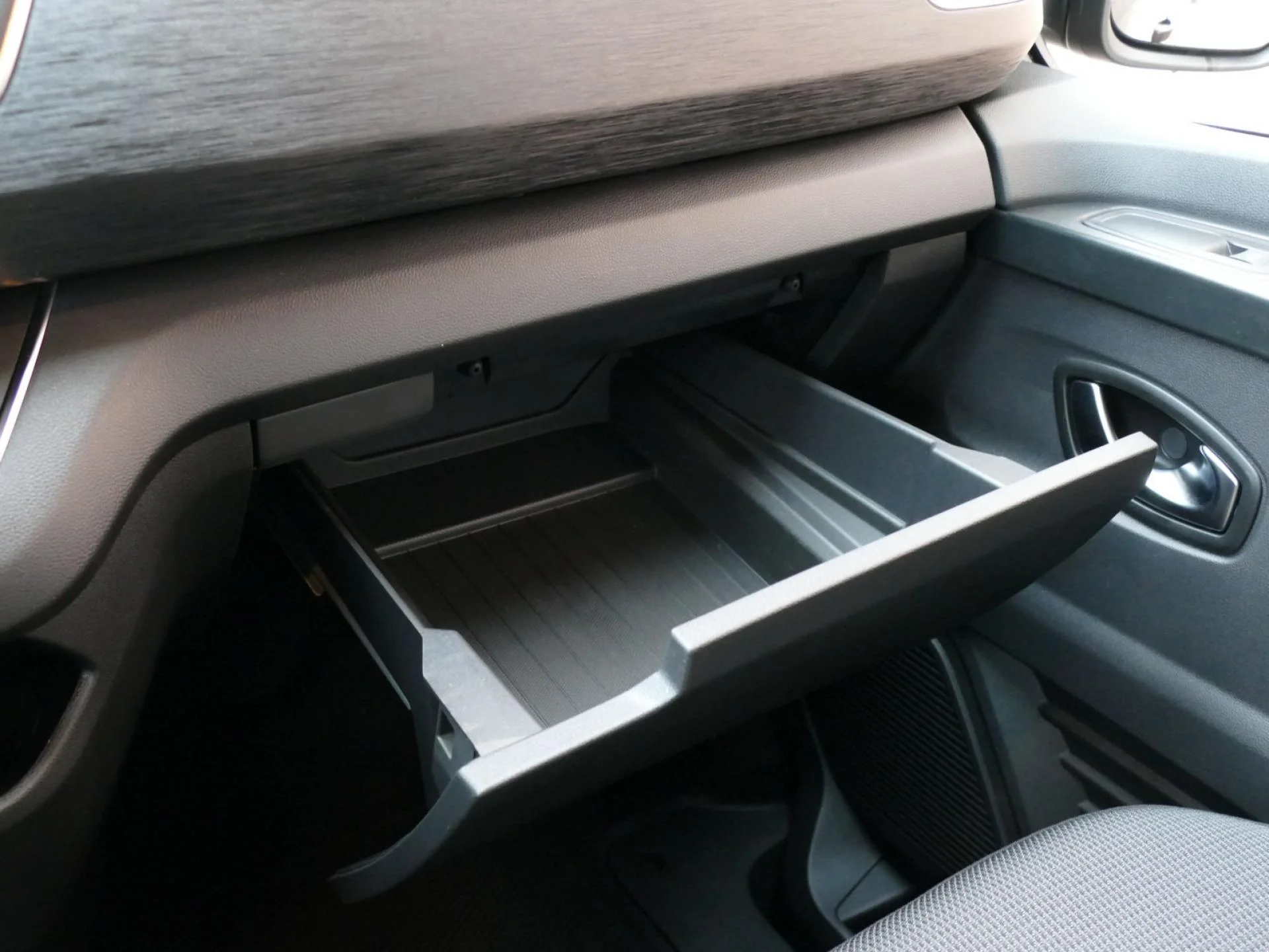 RENAULT TRAFIC - Miniature 15 sur 28 - Cliquer pour voir cette photo