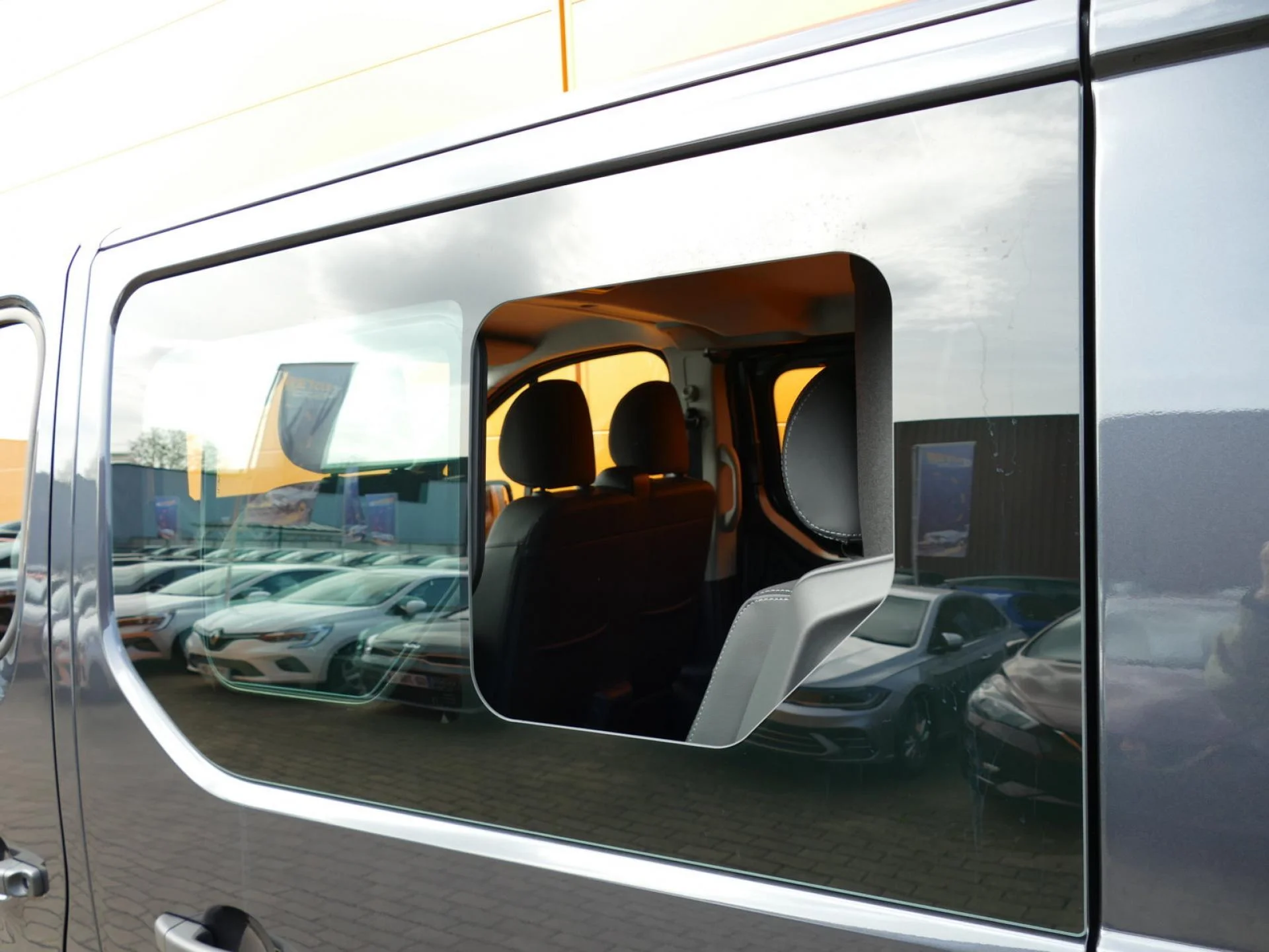 RENAULT TRAFIC - Miniature 25 sur 33 - Cliquer pour voir cette photo