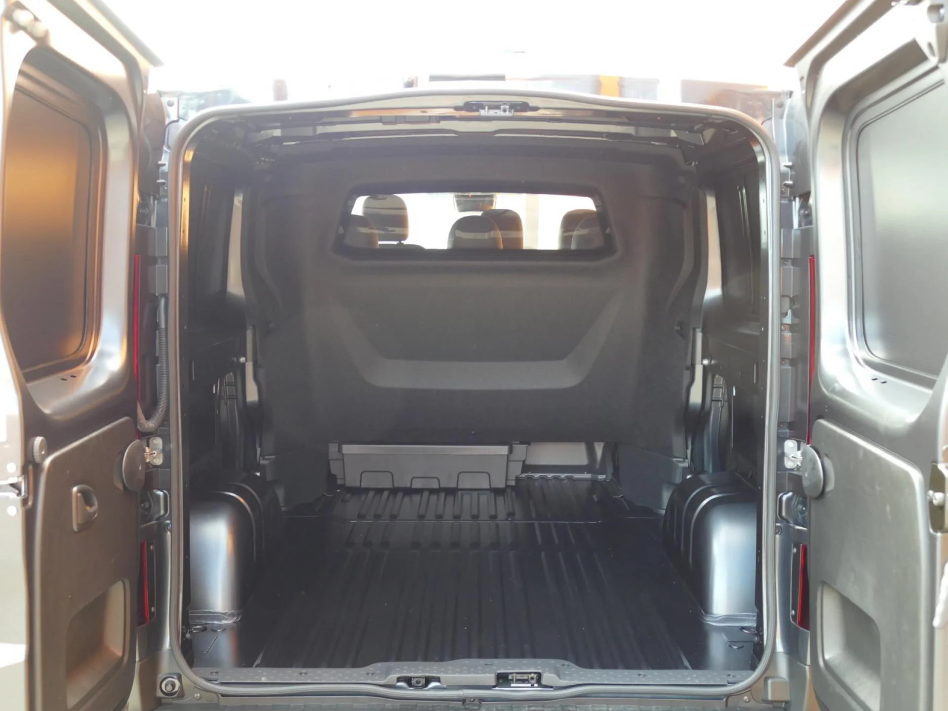 RENAULT TRAFIC - Miniature 9 sur 33 - Cliquer pour voir cette photo