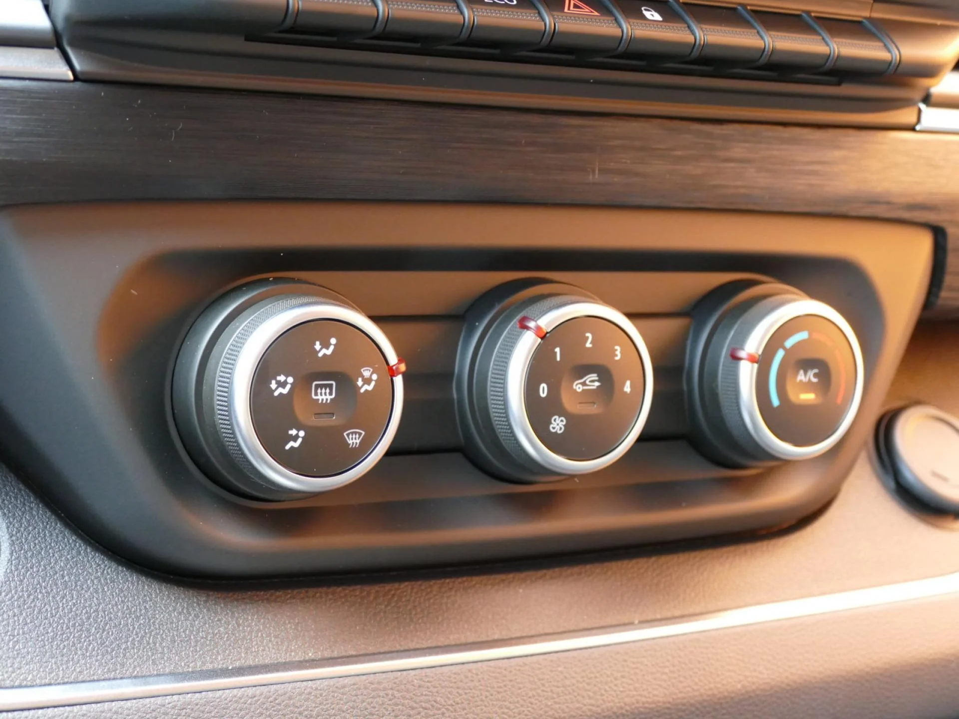 RENAULT TRAFIC - Miniature 15 sur 33 - Cliquer pour voir cette photo