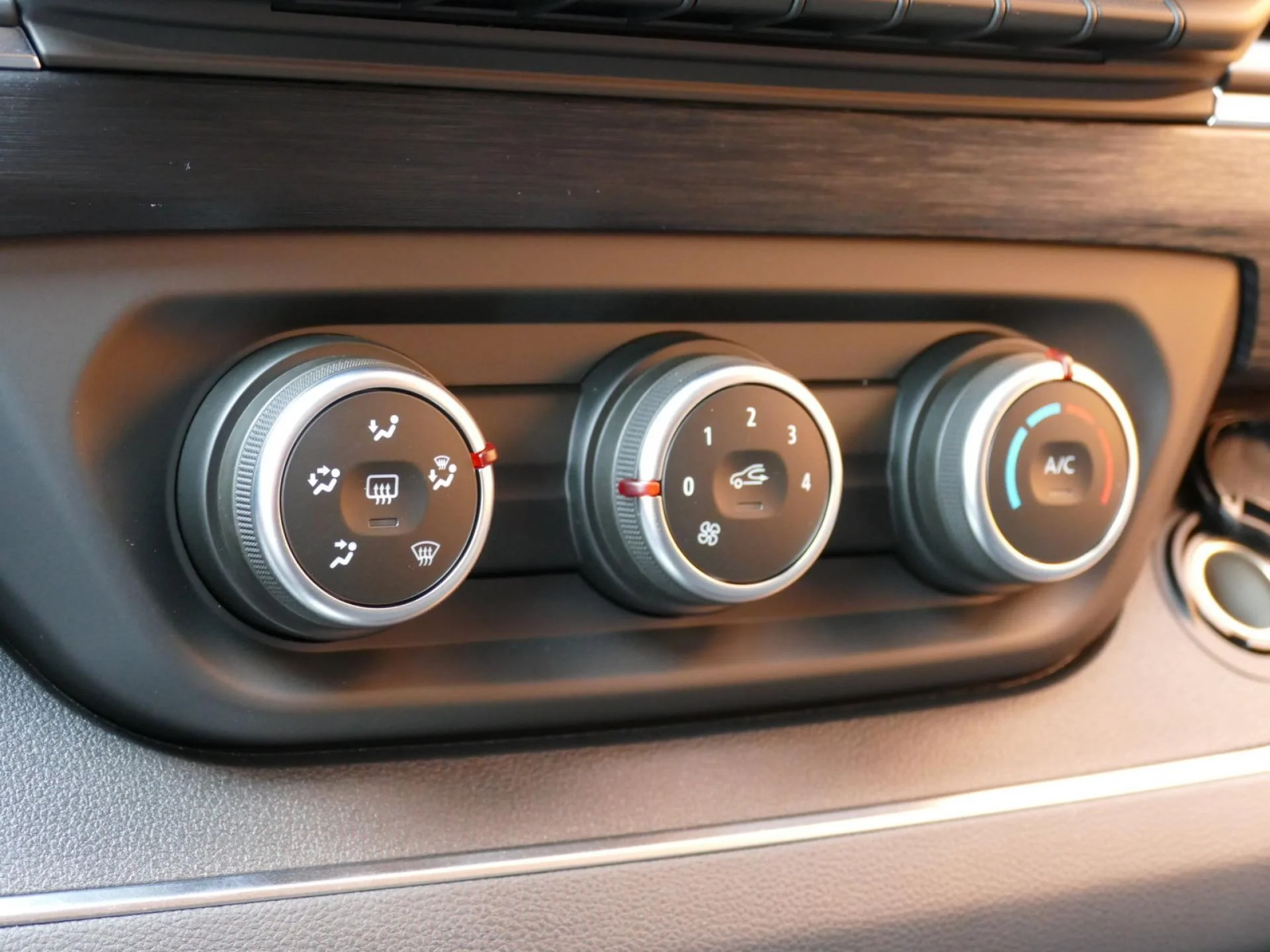 RENAULT TRAFIC - Miniature 16 sur 37 - Cliquer pour voir cette photo