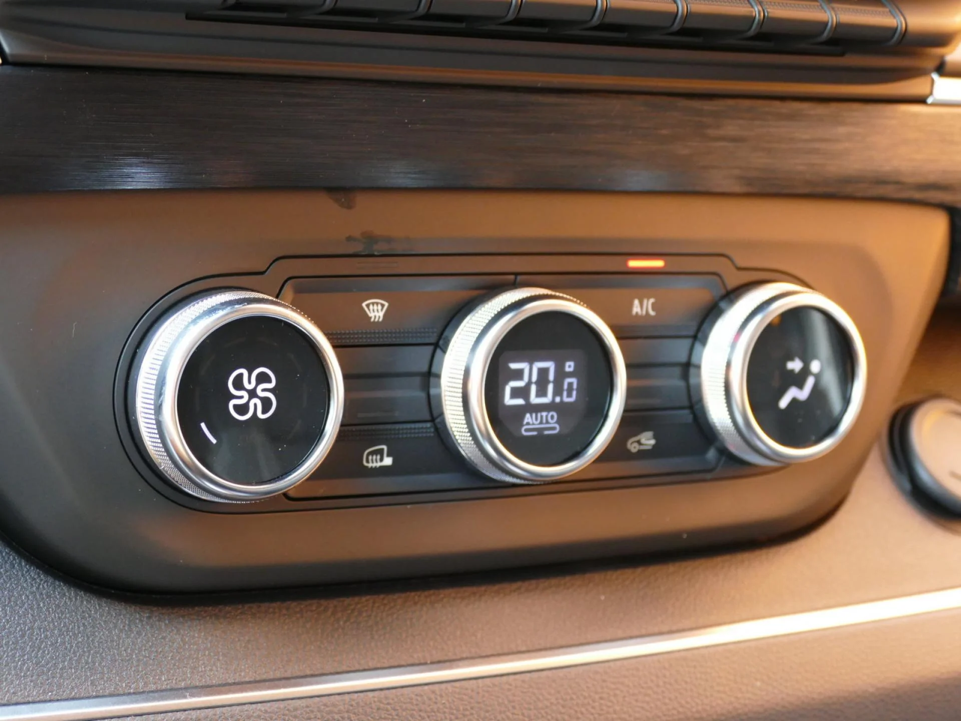 RENAULT TRAFIC - Miniature 15 sur 34 - Cliquer pour voir cette photo