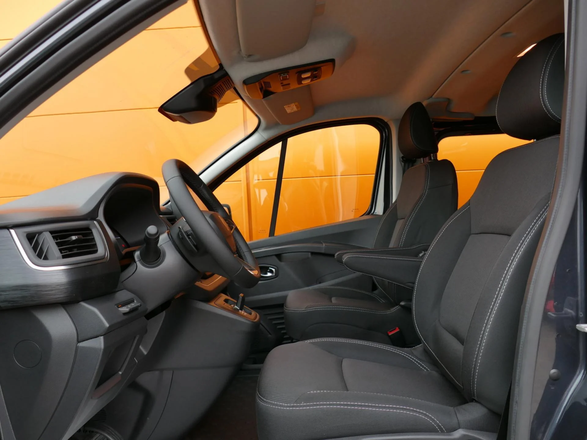RENAULT TRAFIC - Miniature 7 sur 34 - Cliquer pour voir cette photo