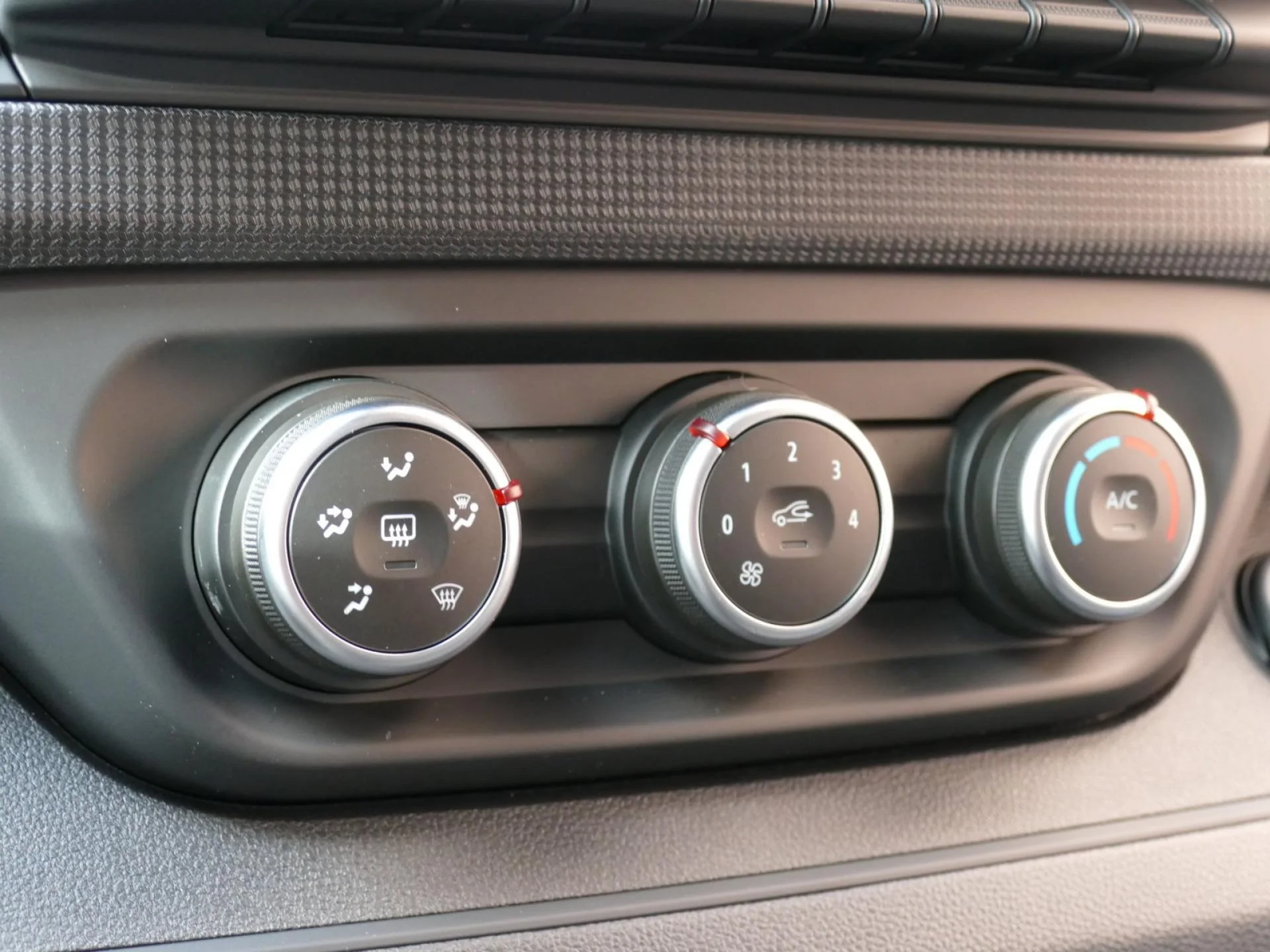 RENAULT TRAFIC - Miniature 10 sur 32 - Cliquer pour voir cette photo