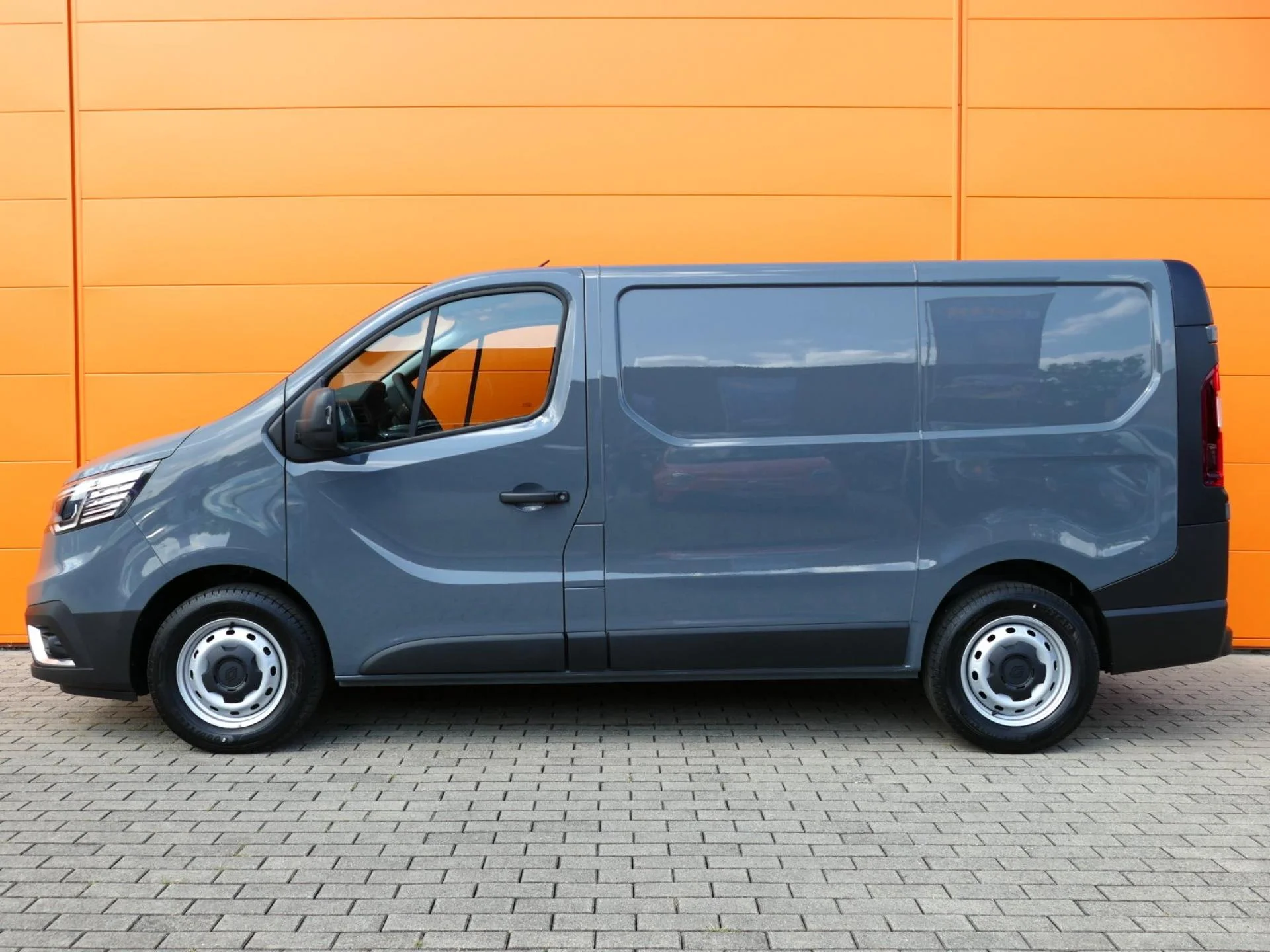RENAULT TRAFIC - Miniature 3 sur 32 - Cliquer pour voir cette photo