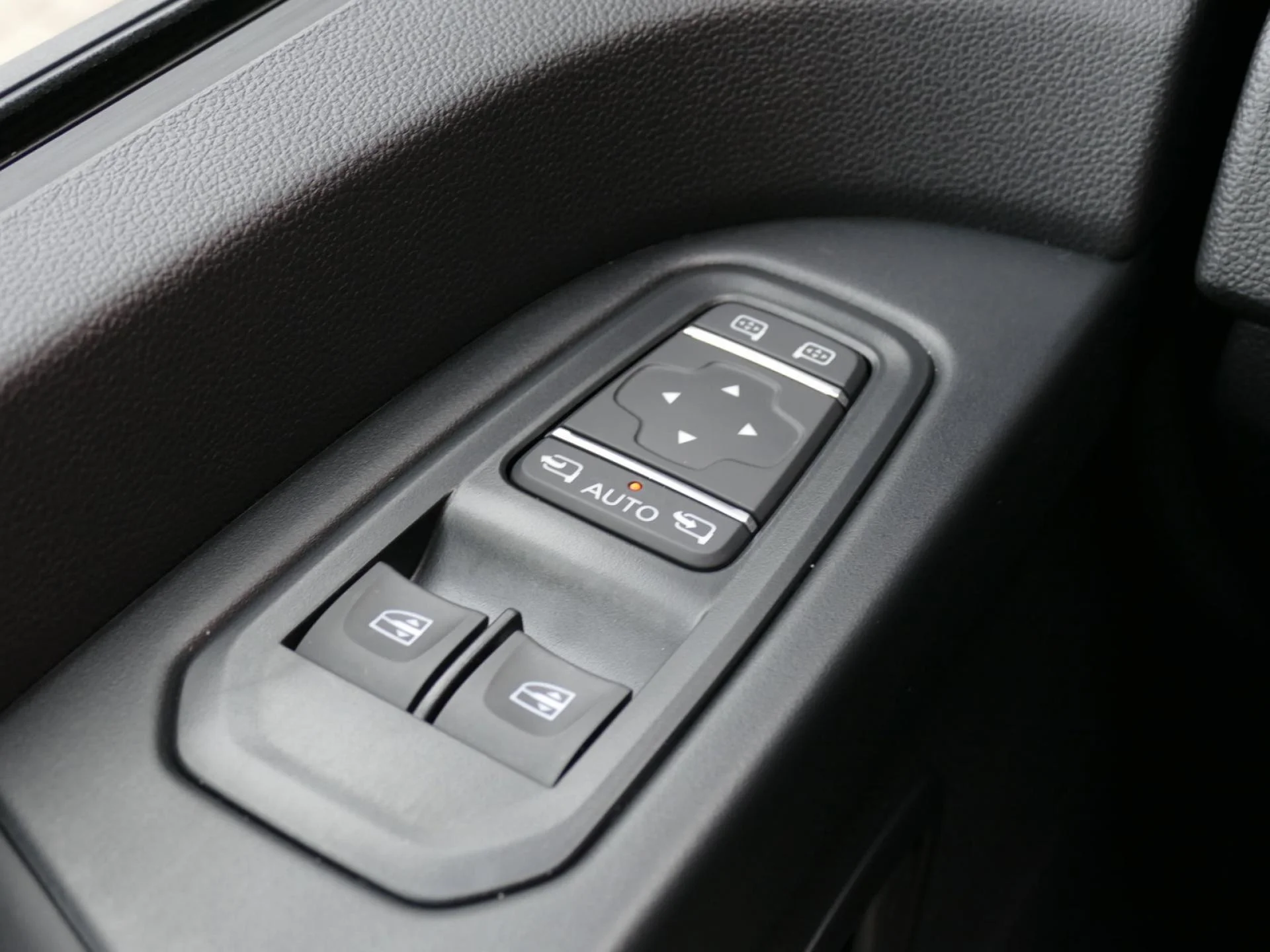 RENAULT TRAFIC - Miniature 26 sur 32 - Cliquer pour voir cette photo