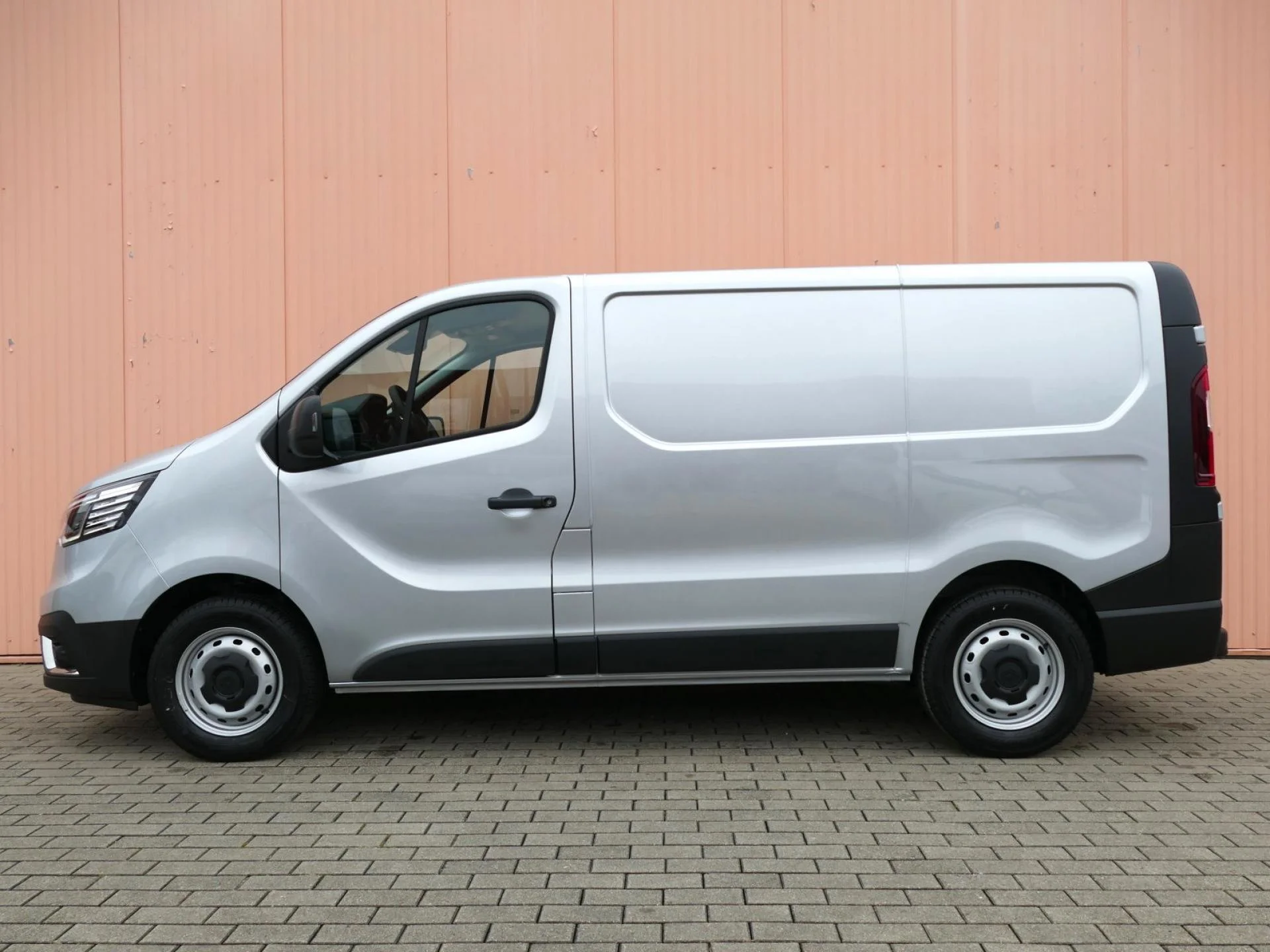RENAULT TRAFIC - Miniature 30 sur 32 - Cliquer pour voir cette photo