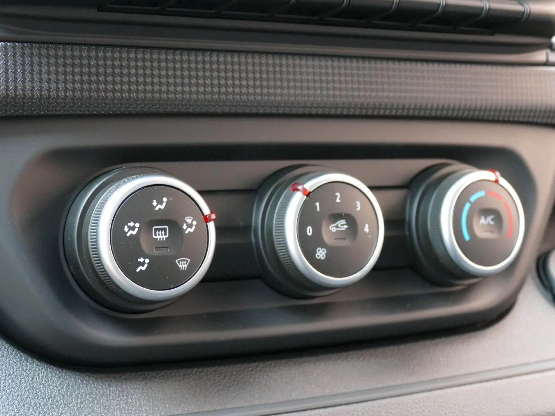 RENAULT TRAFIC - Miniature 25 sur 32 - Cliquer pour voir cette photo