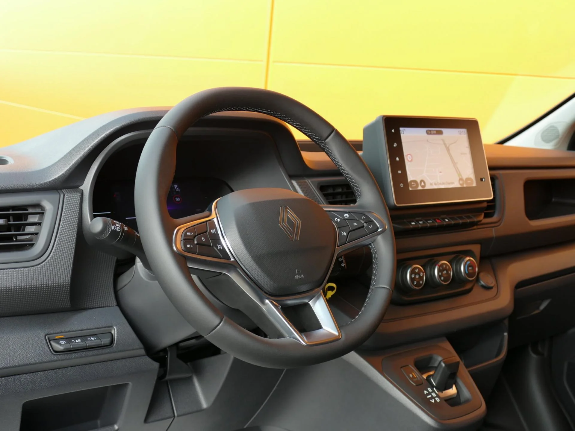 RENAULT TRAFIC - Miniature 15 sur 32 - Cliquer pour voir cette photo