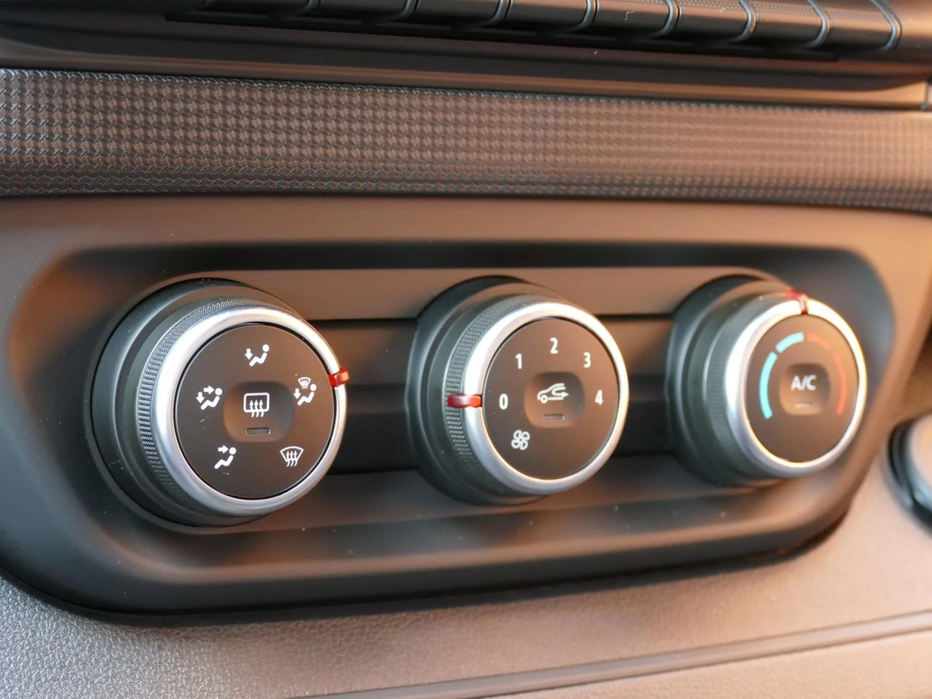 RENAULT TRAFIC - Miniature 12 sur 28 - Cliquer pour voir cette photo