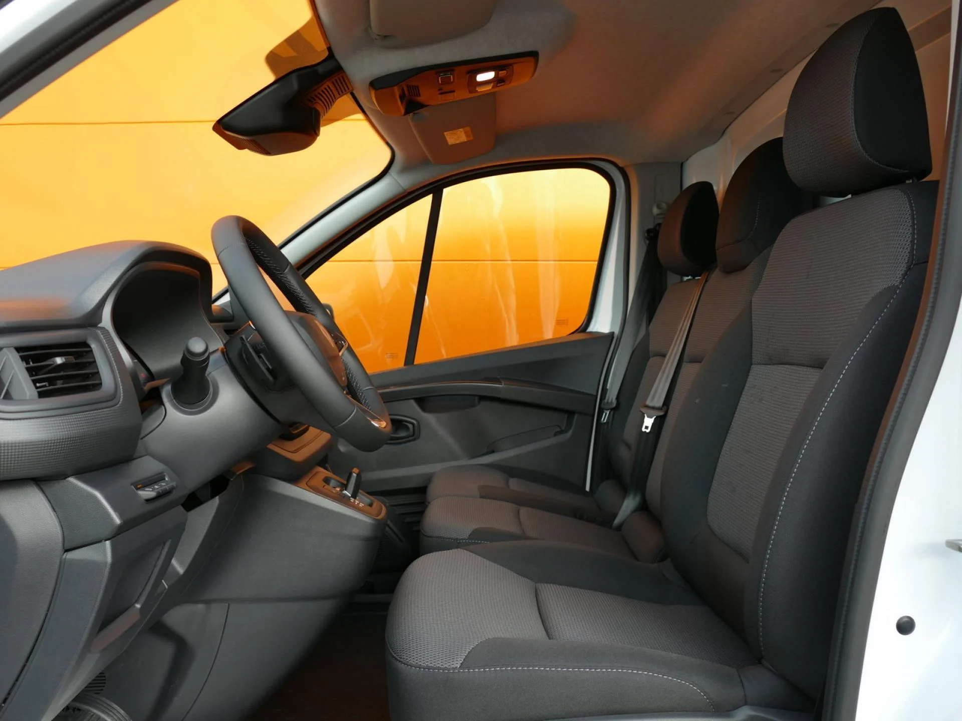 RENAULT TRAFIC - Miniature 6 sur 32 - Cliquer pour voir cette photo