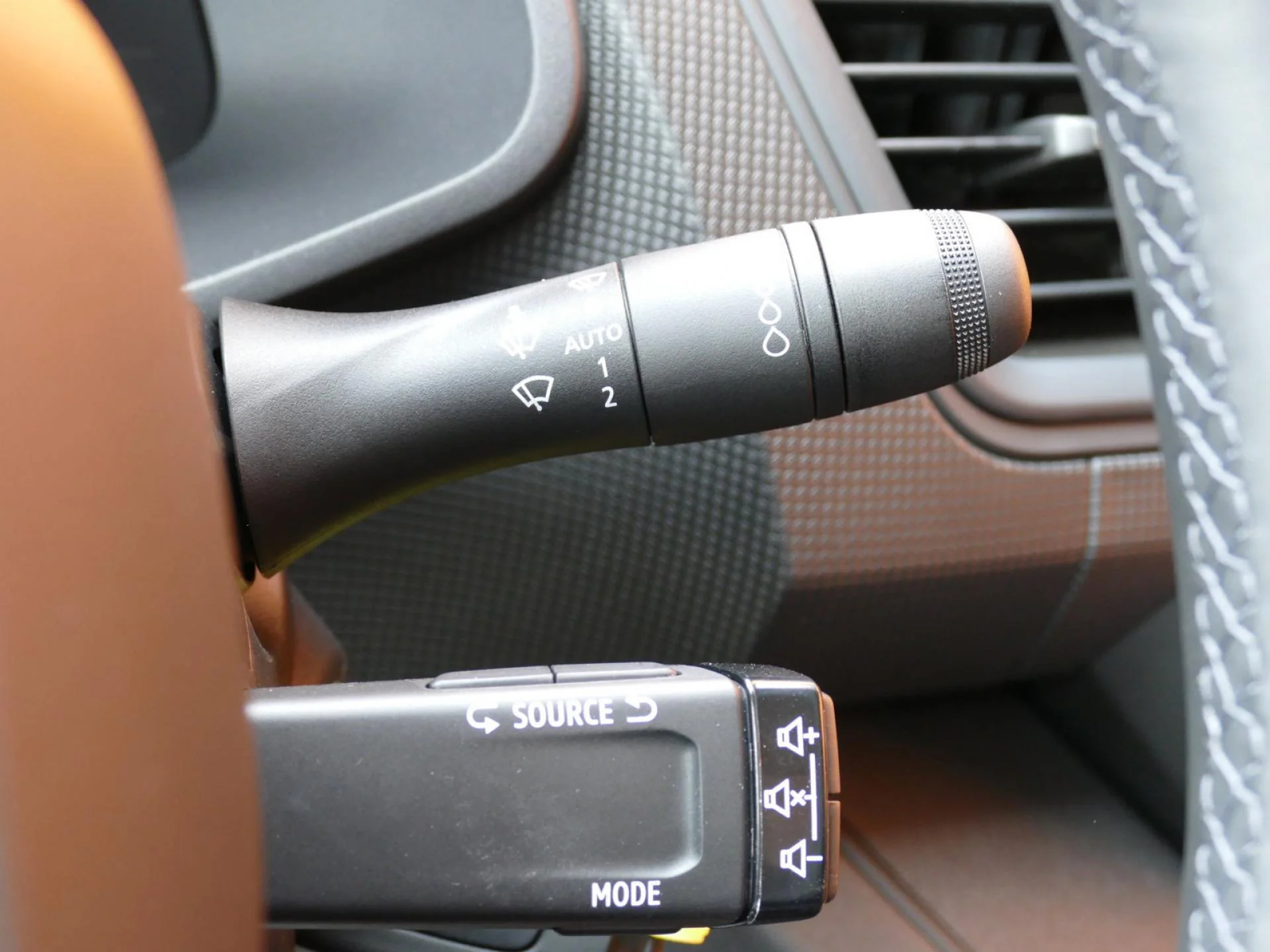 RENAULT TRAFIC - Miniature 19 sur 28 - Cliquer pour voir cette photo