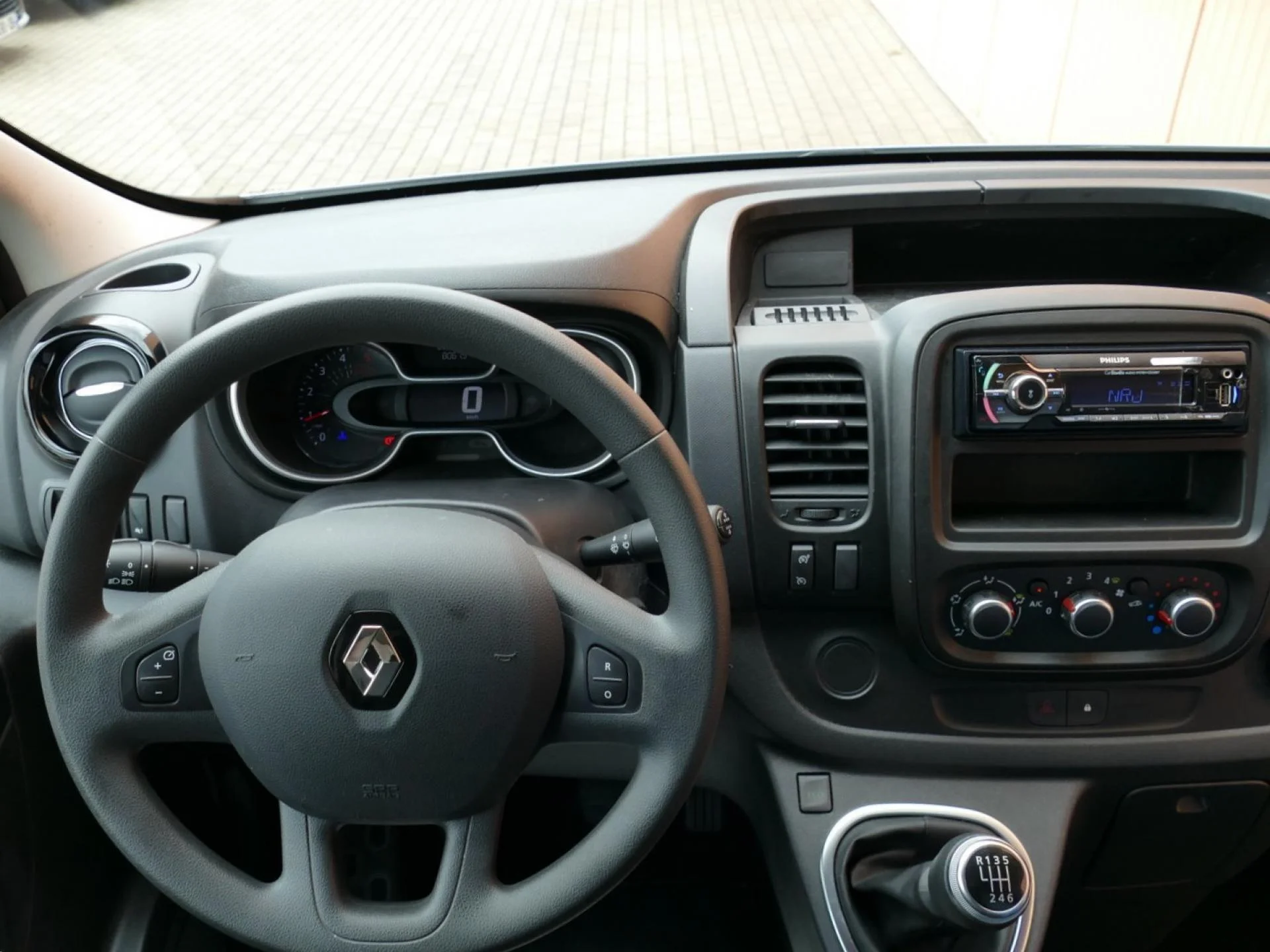 RENAULT TRAFIC - Miniature 5 sur 29 - Cliquer pour voir cette photo