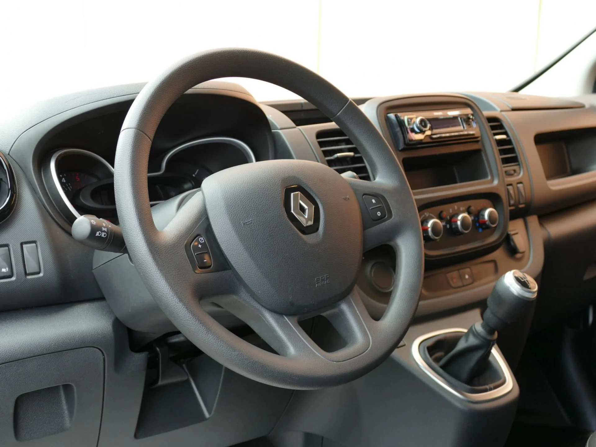 RENAULT TRAFIC - Miniature 10 sur 29 - Cliquer pour voir cette photo