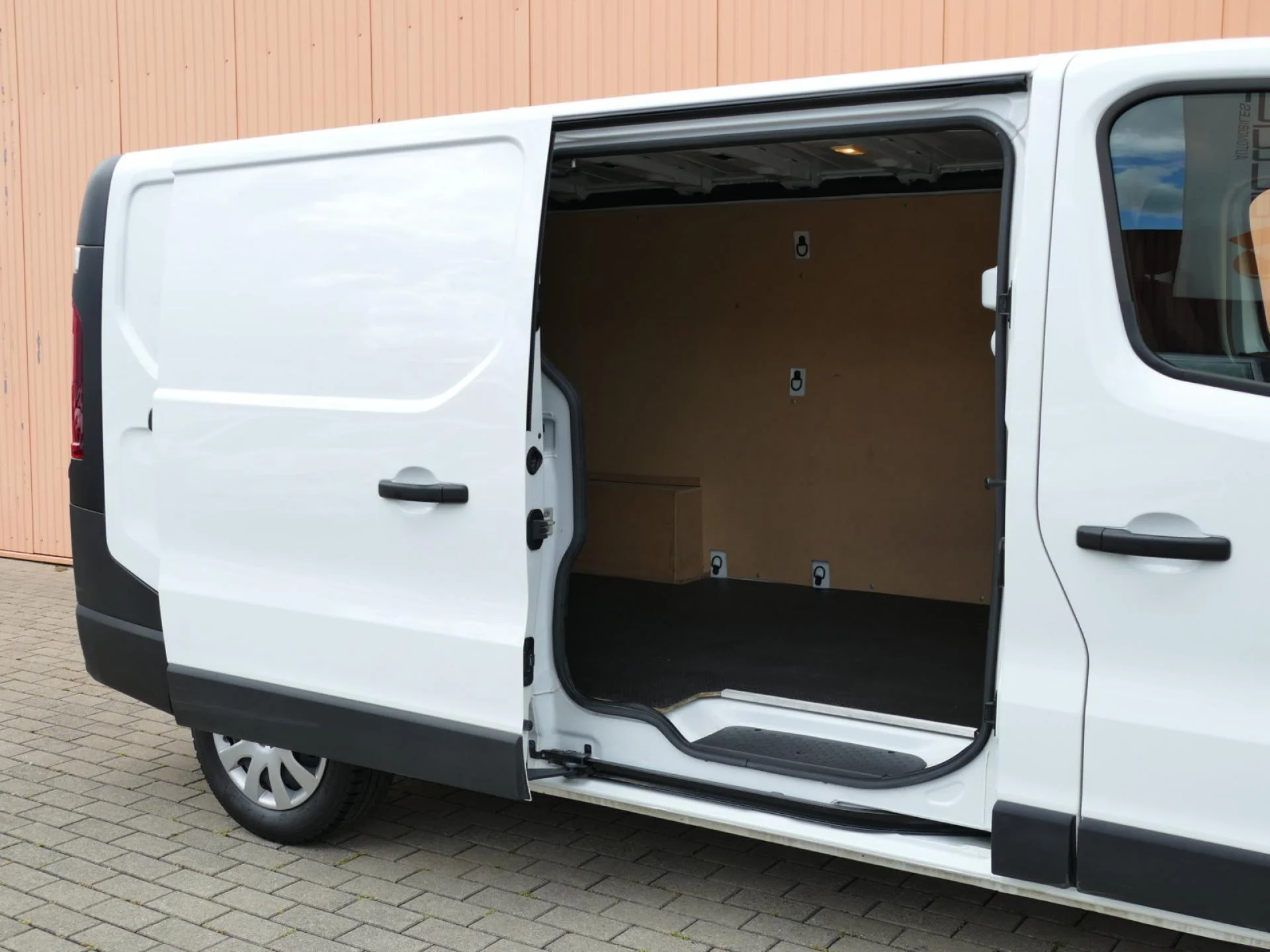 RENAULT TRAFIC - Miniature 8 sur 29 - Cliquer pour voir cette photo