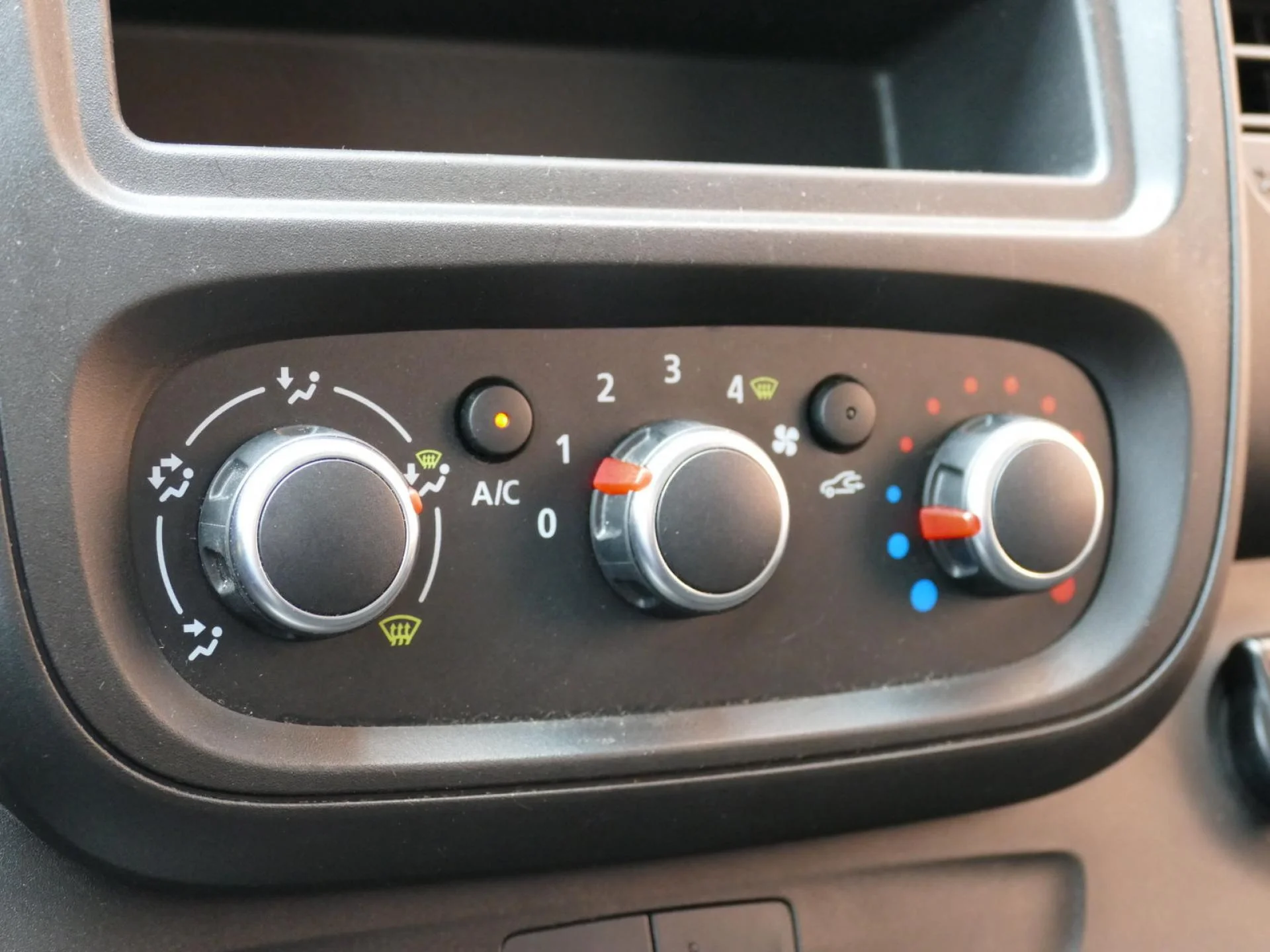 RENAULT TRAFIC - Miniature 9 sur 29 - Cliquer pour voir cette photo