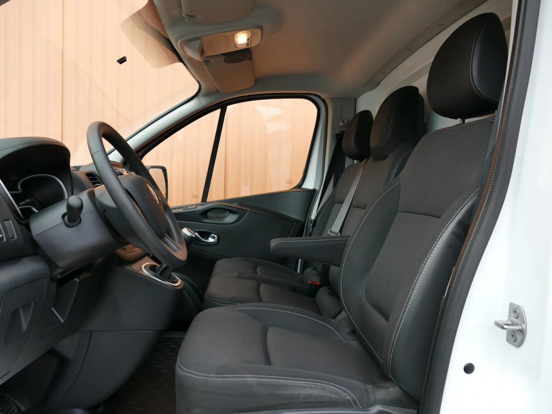 RENAULT TRAFIC - Miniature 6 sur 29 - Cliquer pour voir cette photo