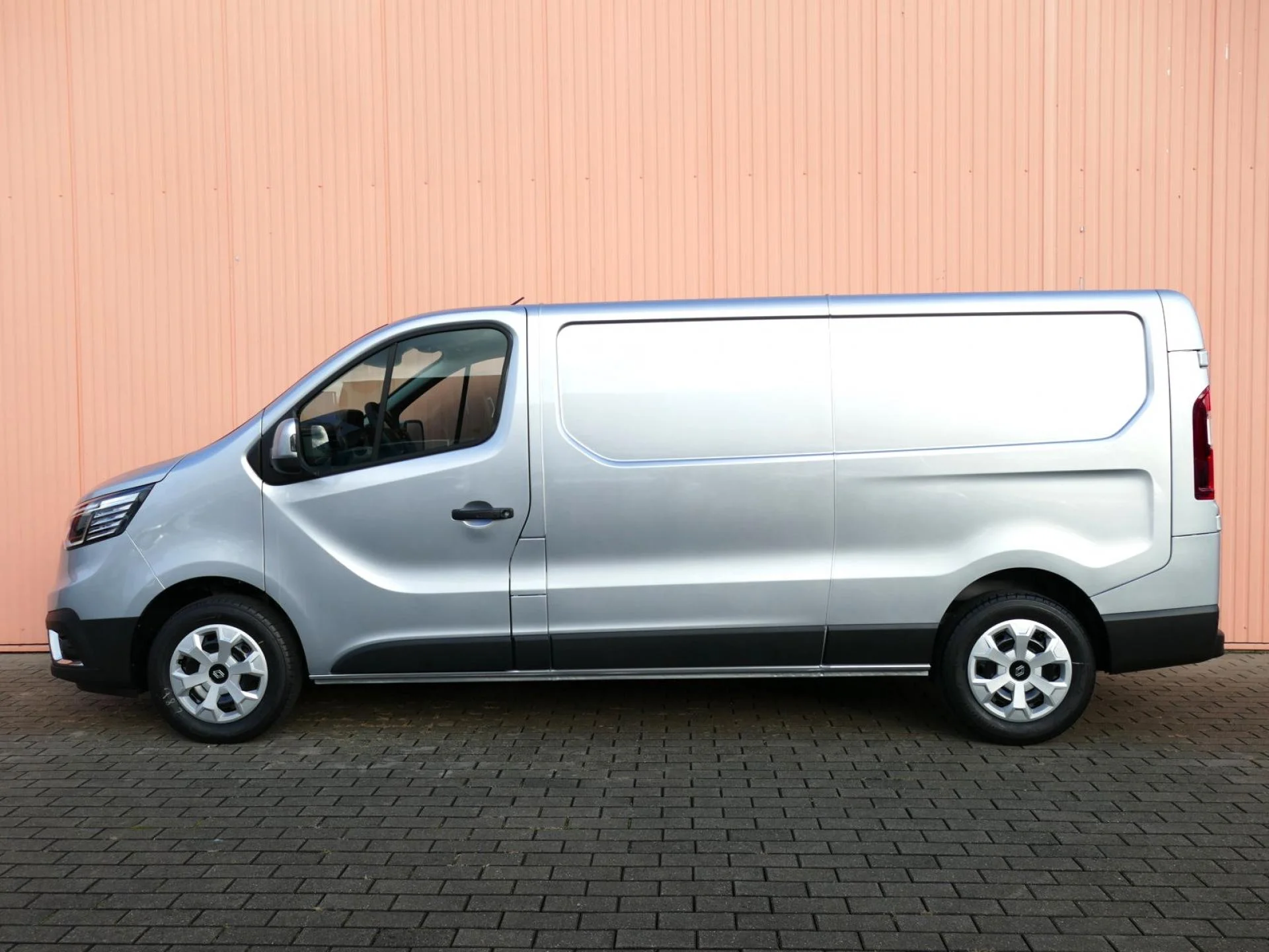 RENAULT TRAFIC - Miniature 28 sur 32 - Cliquer pour voir cette photo