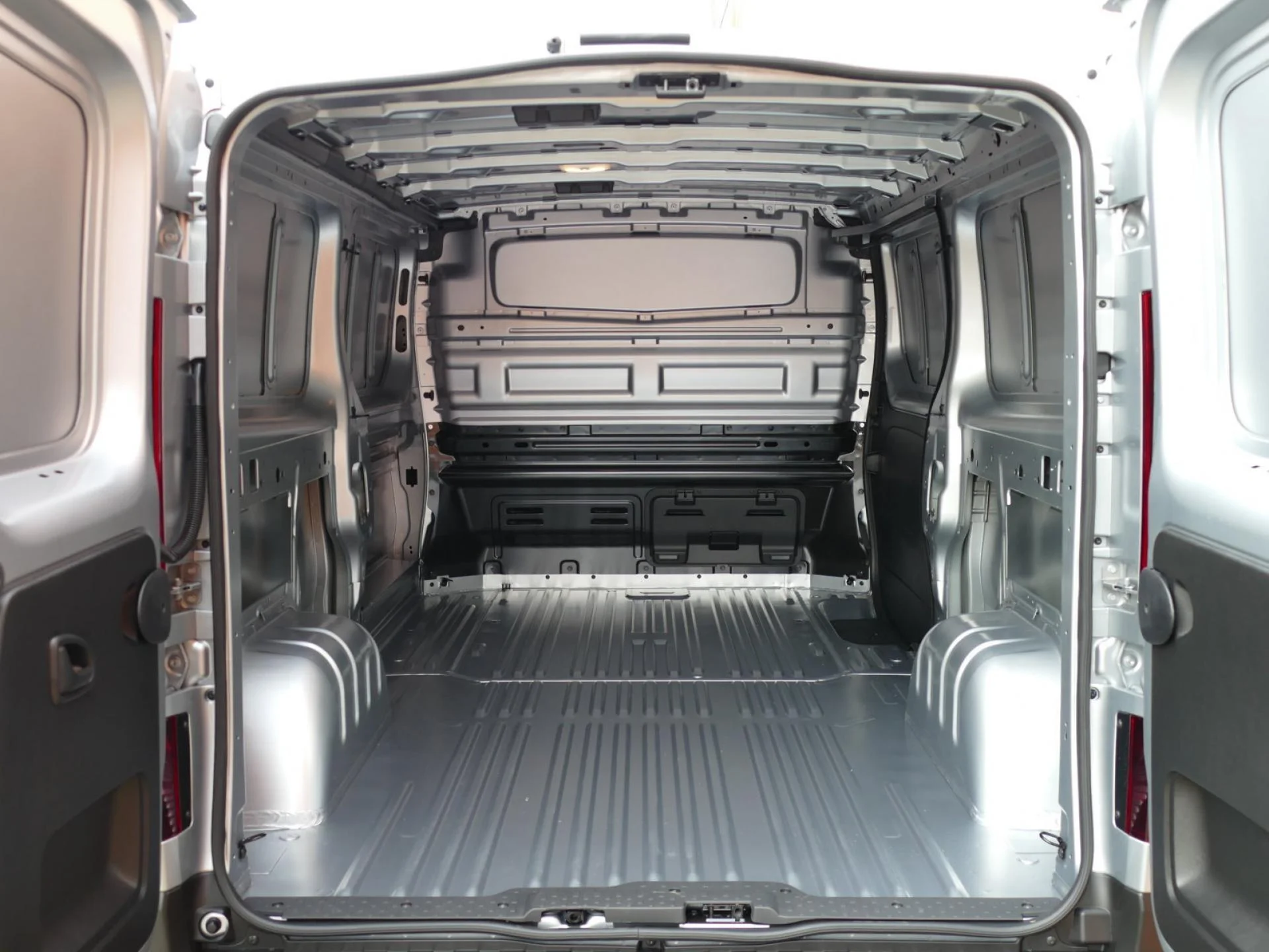 RENAULT TRAFIC - Miniature 24 sur 32 - Cliquer pour voir cette photo