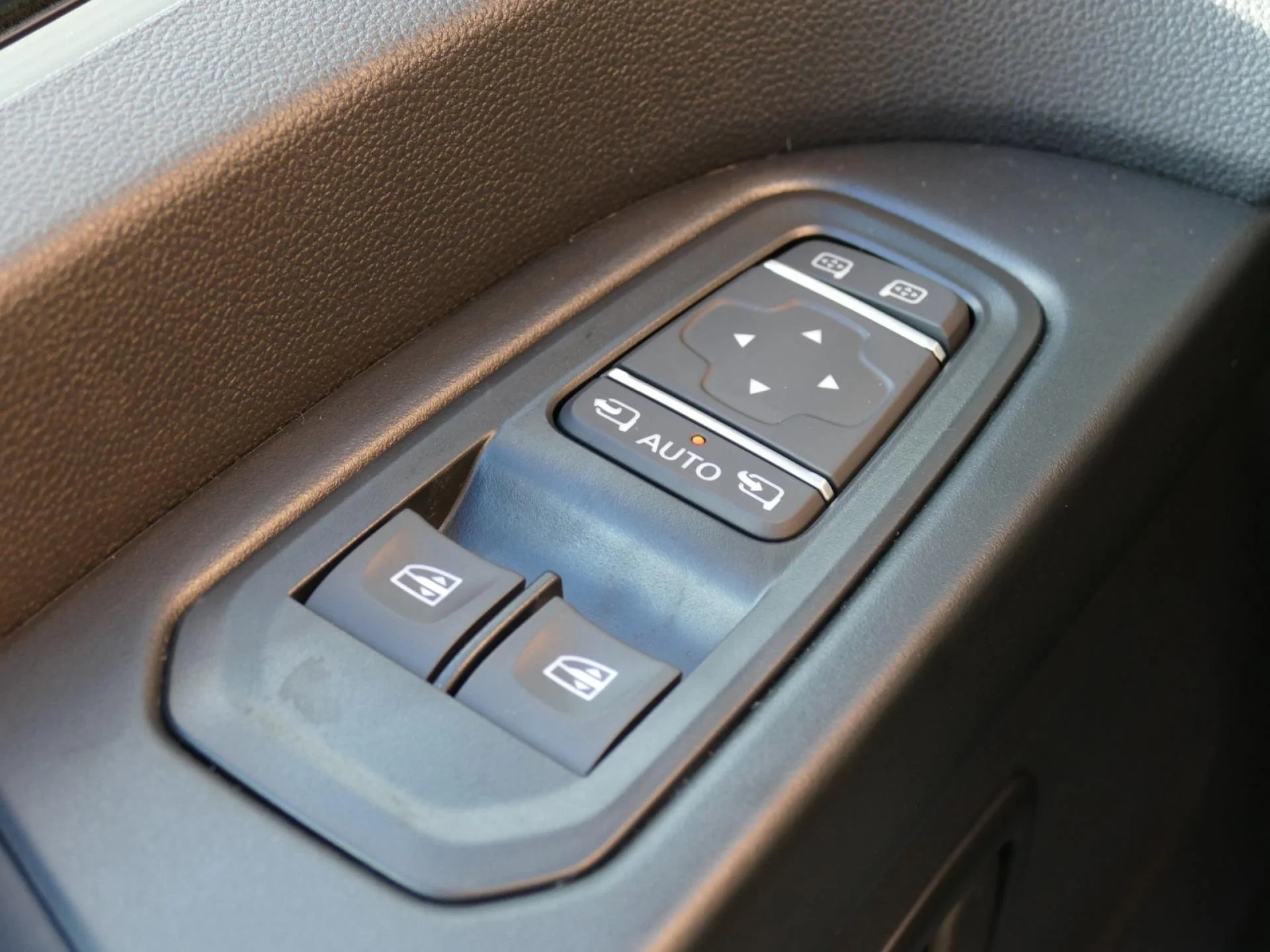 RENAULT TRAFIC - Miniature 5 sur 32 - Cliquer pour voir cette photo