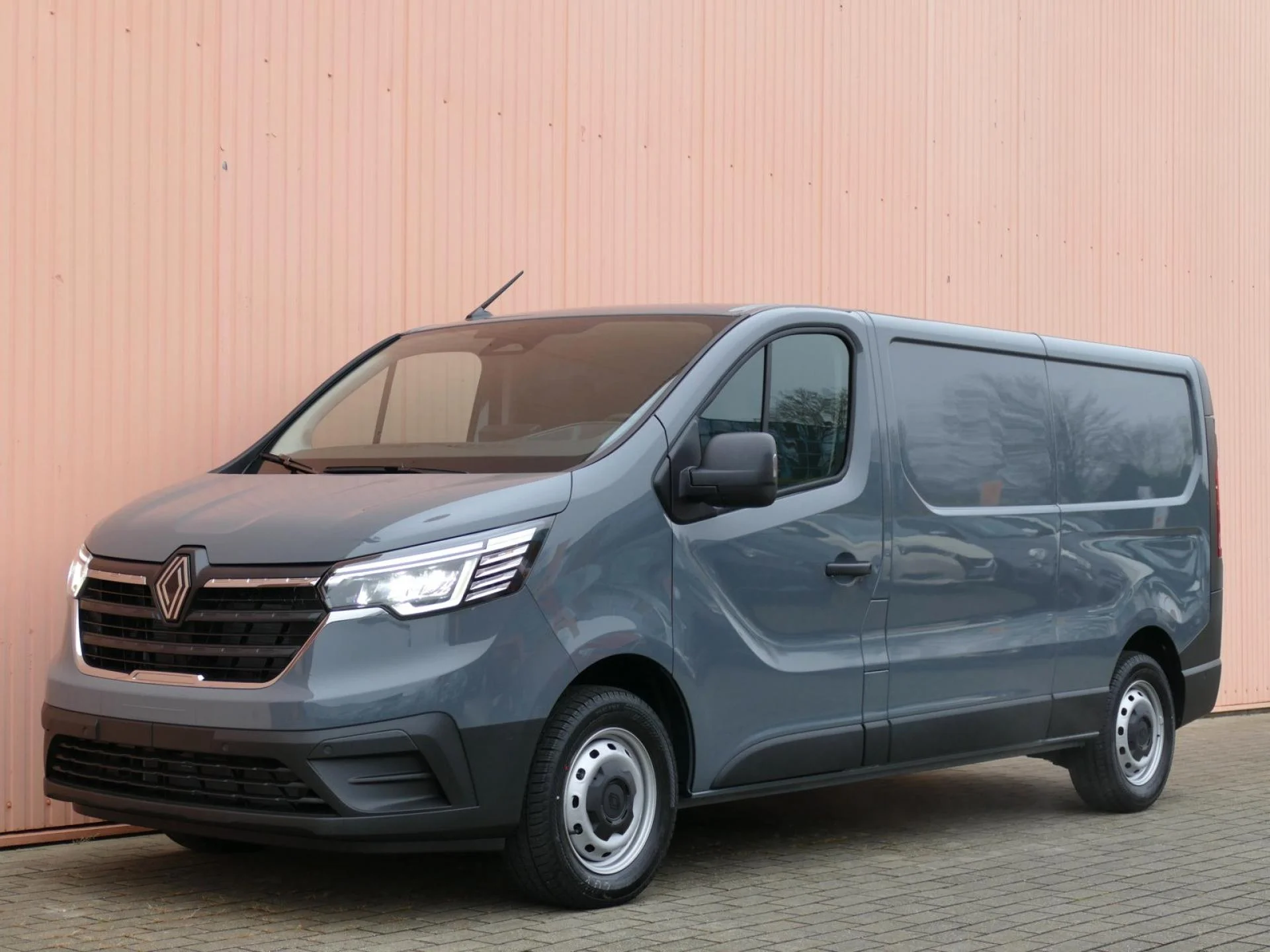 RENAULT TRAFIC - Miniature 25 sur 27 - Cliquer pour voir cette photo