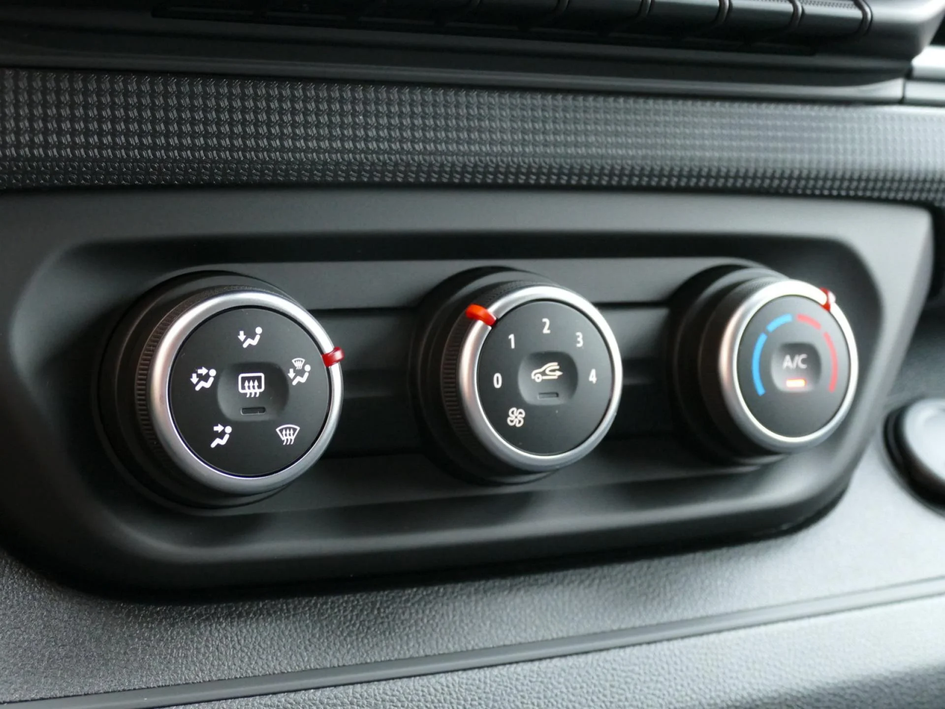 RENAULT TRAFIC - Miniature 14 sur 27 - Cliquer pour voir cette photo