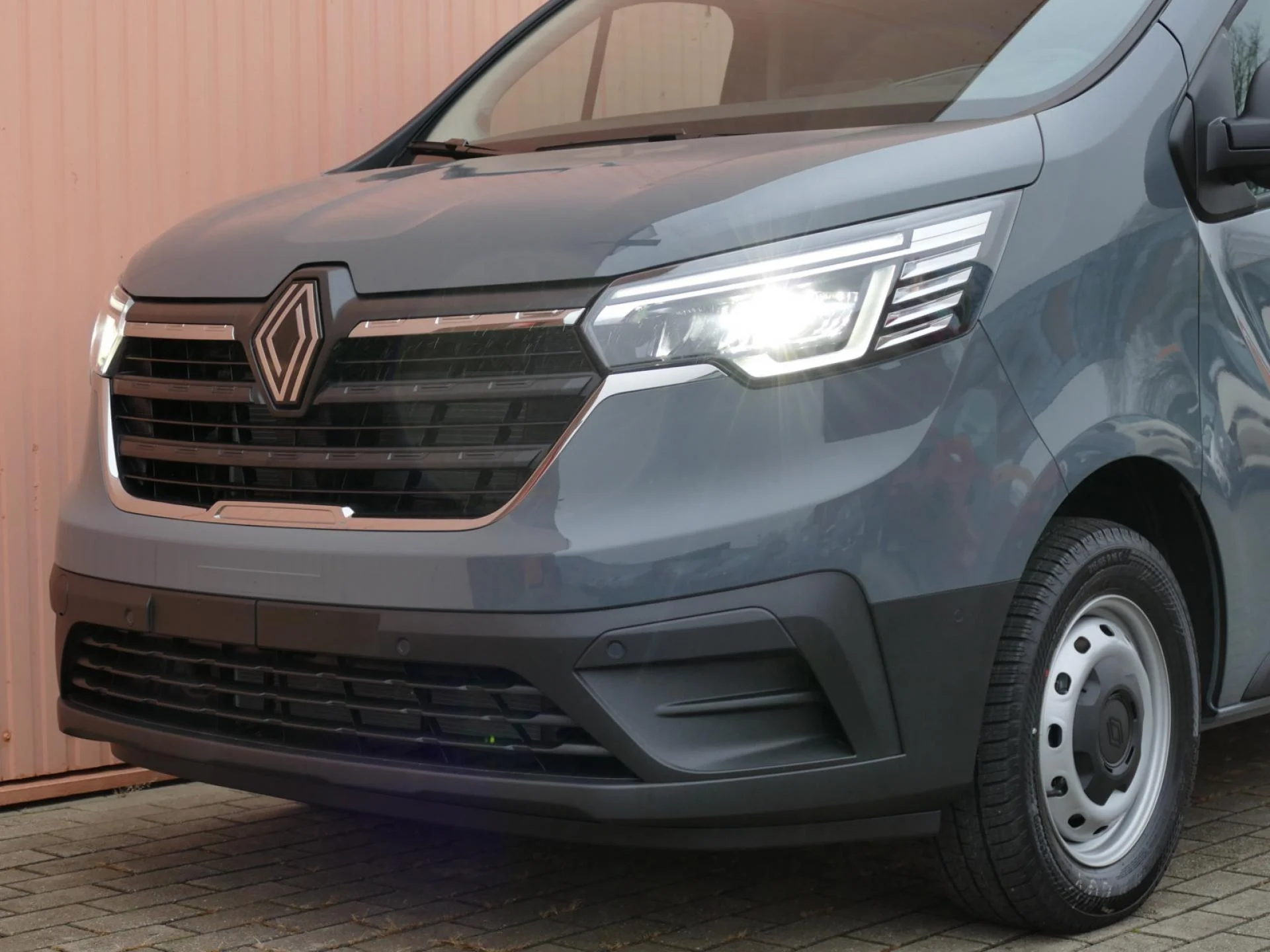 RENAULT TRAFIC - Miniature 21 sur 27 - Cliquer pour voir cette photo