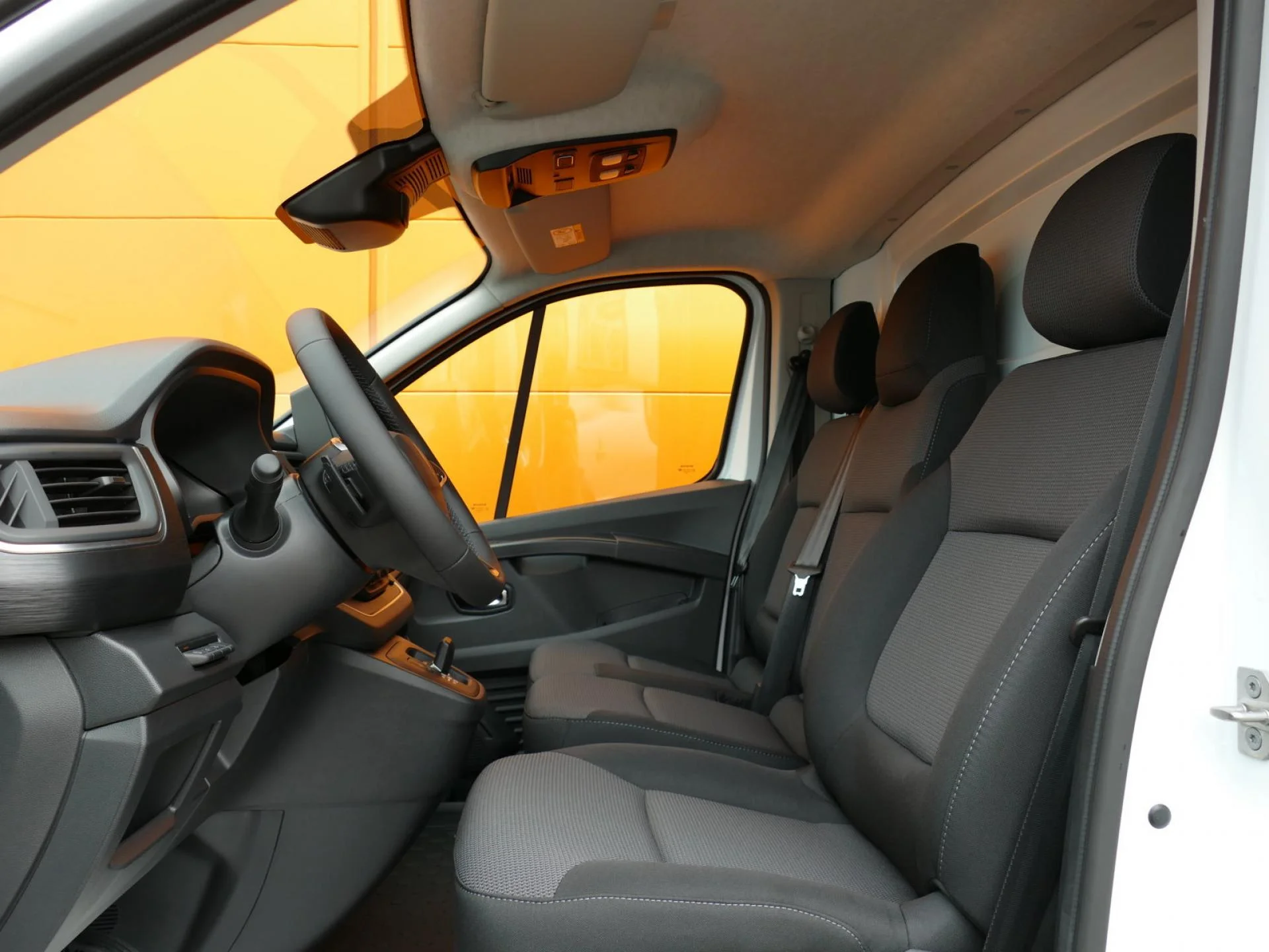 RENAULT TRAFIC - Miniature 5 sur 32 - Cliquer pour voir cette photo
