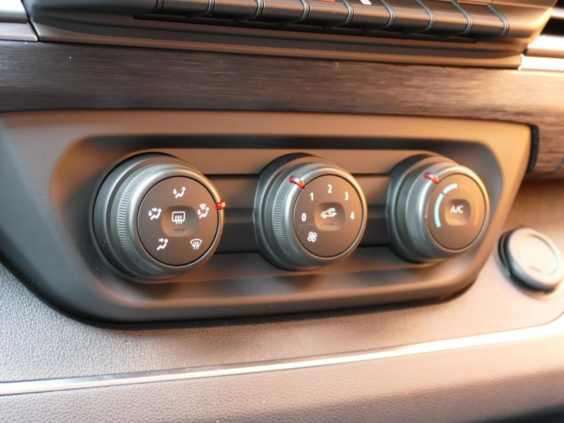RENAULT TRAFIC - Miniature 13 sur 32 - Cliquer pour voir cette photo