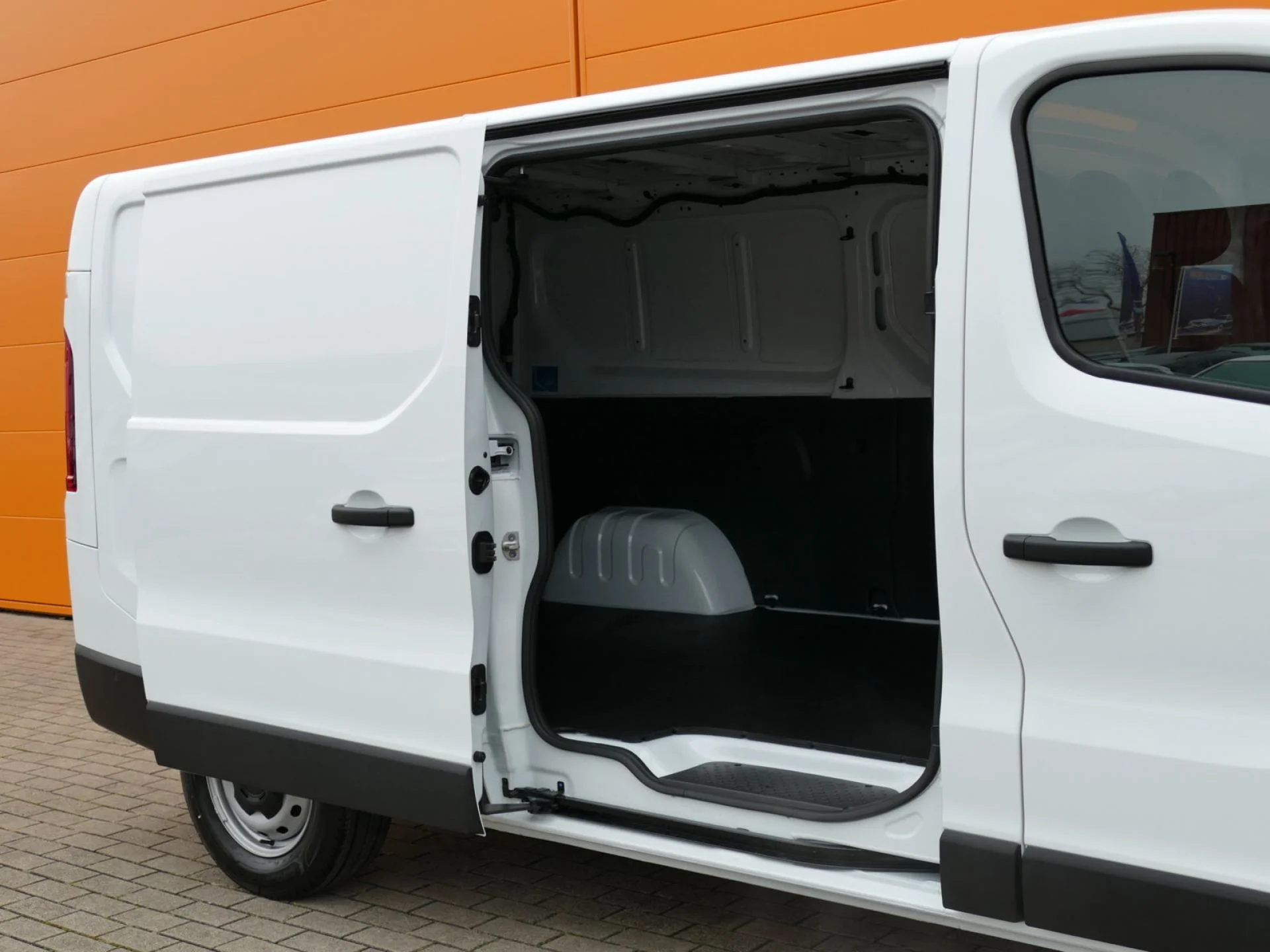 RENAULT TRAFIC - Miniature 7 sur 33 - Cliquer pour voir cette photo